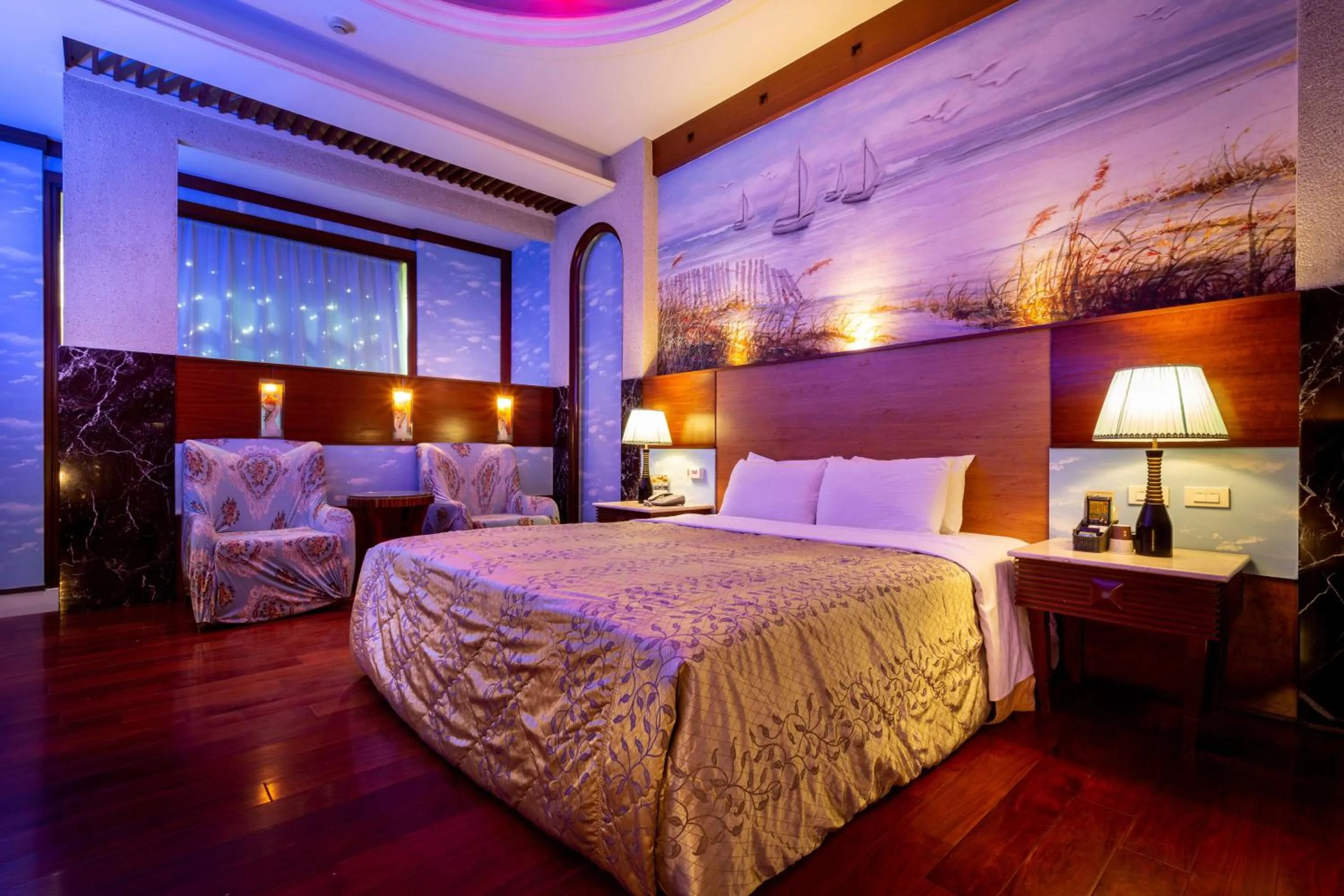 Photo of the whole room, Bed in 國妃鷹堡時尚健康館King & Princess Motel