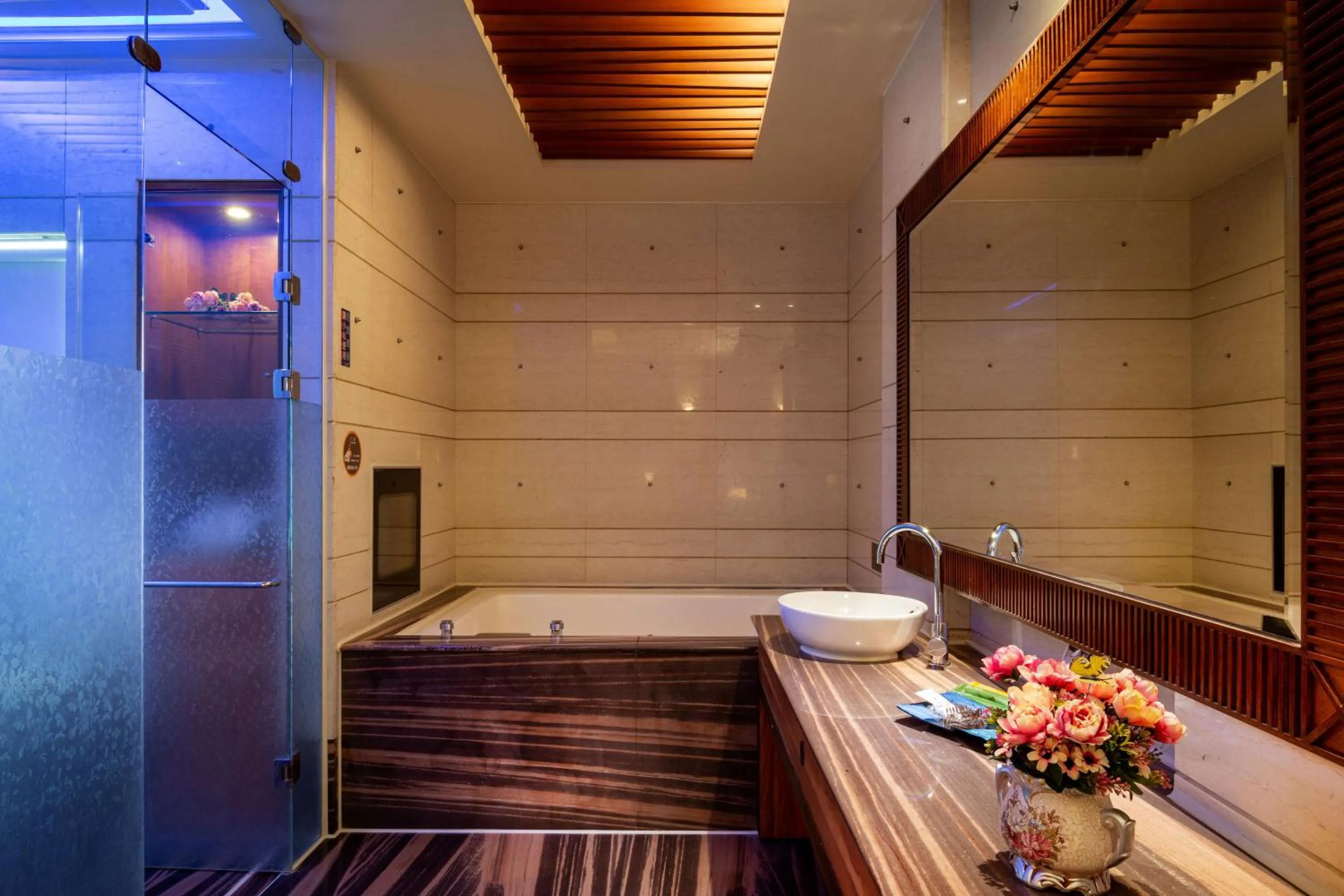 Bath in 國妃鷹堡時尚健康館King & Princess Motel