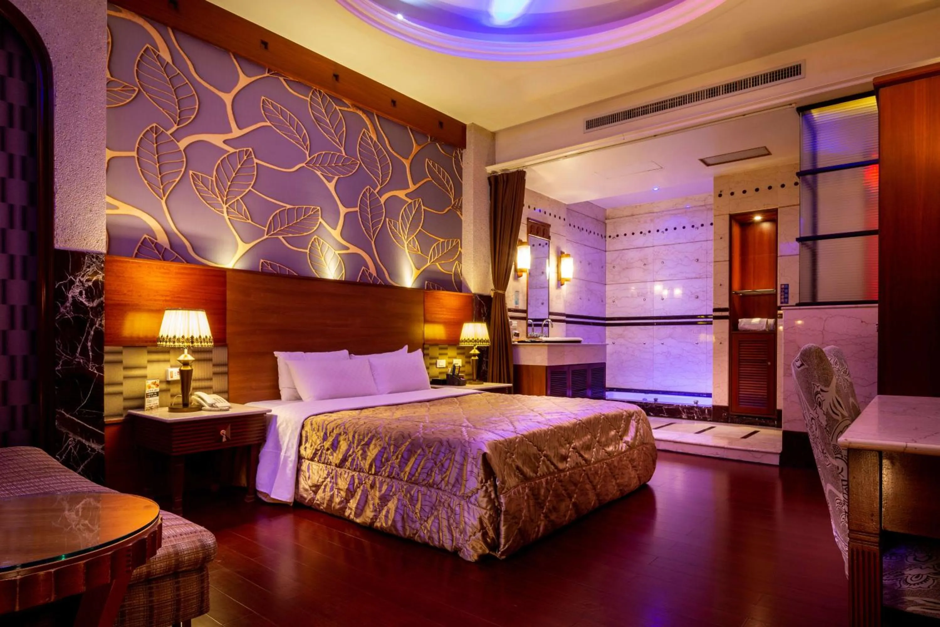 Photo of the whole room, Bed in 國妃鷹堡時尚健康館King & Princess Motel