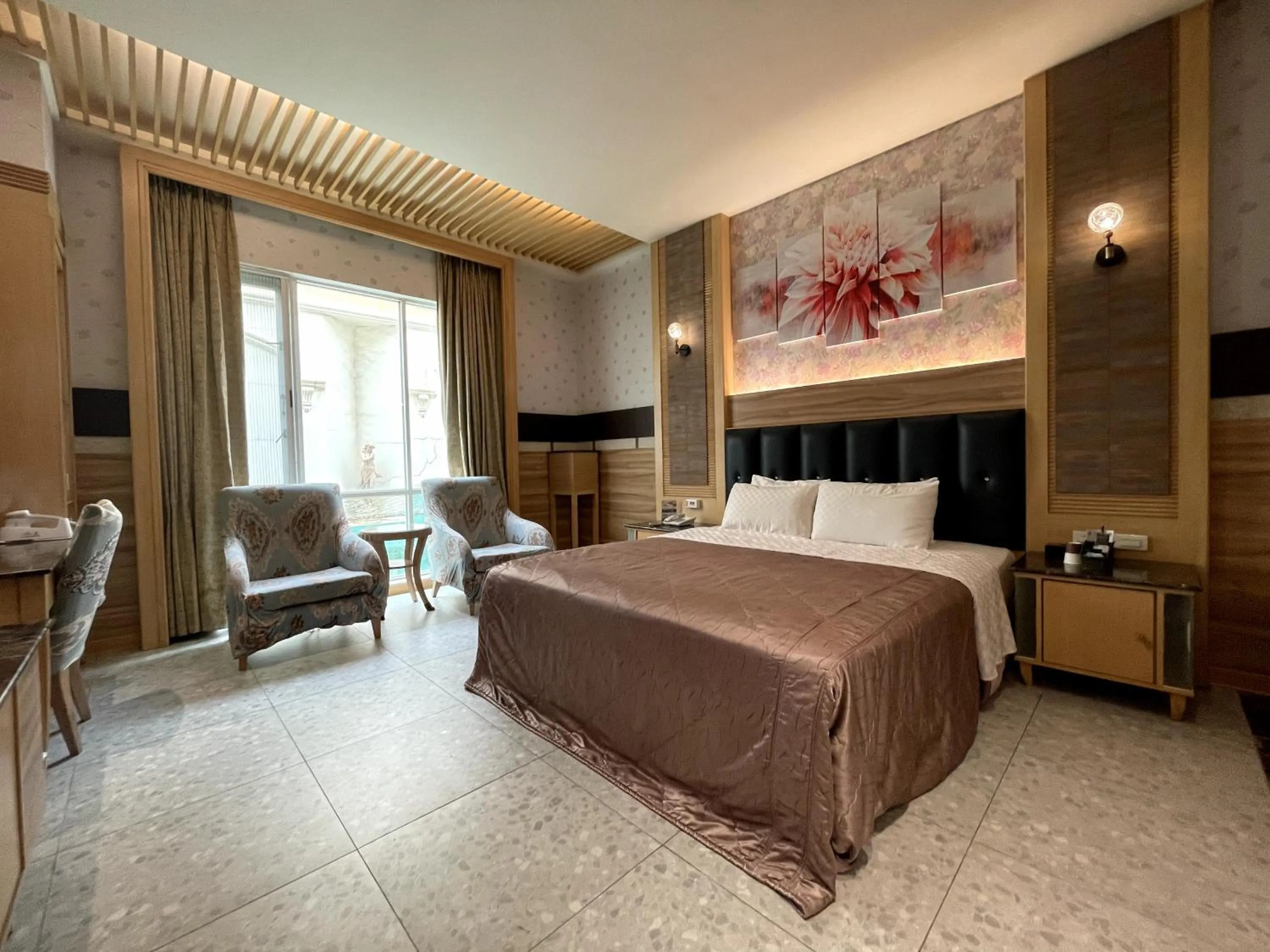 Photo of the whole room, Bed in 國妃鷹堡時尚健康館King & Princess Motel