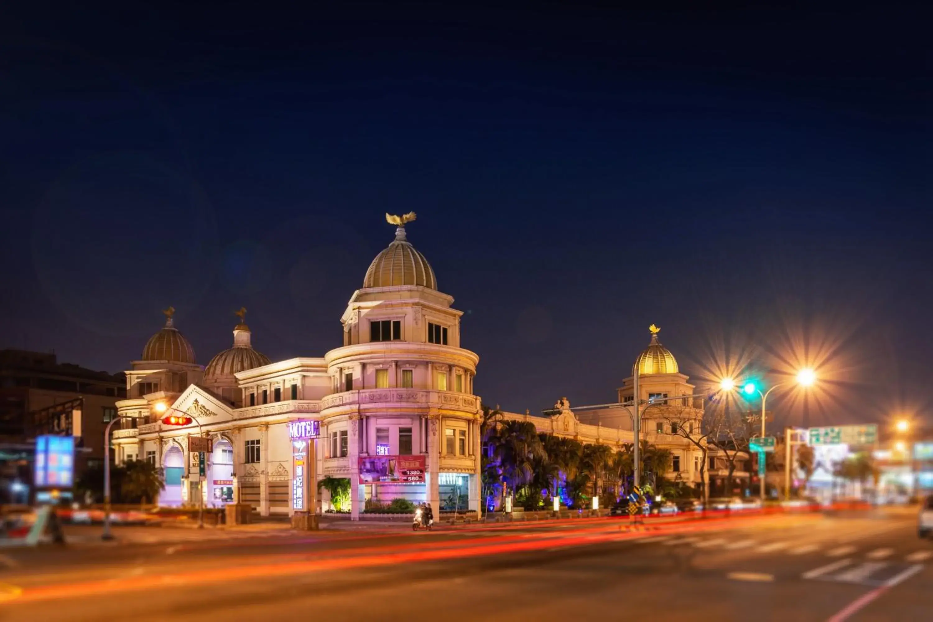 Property building in 國妃鷹堡時尚健康館King & Princess Motel Property building in 國妃鷹堡時尚健康館King & Princess Motel