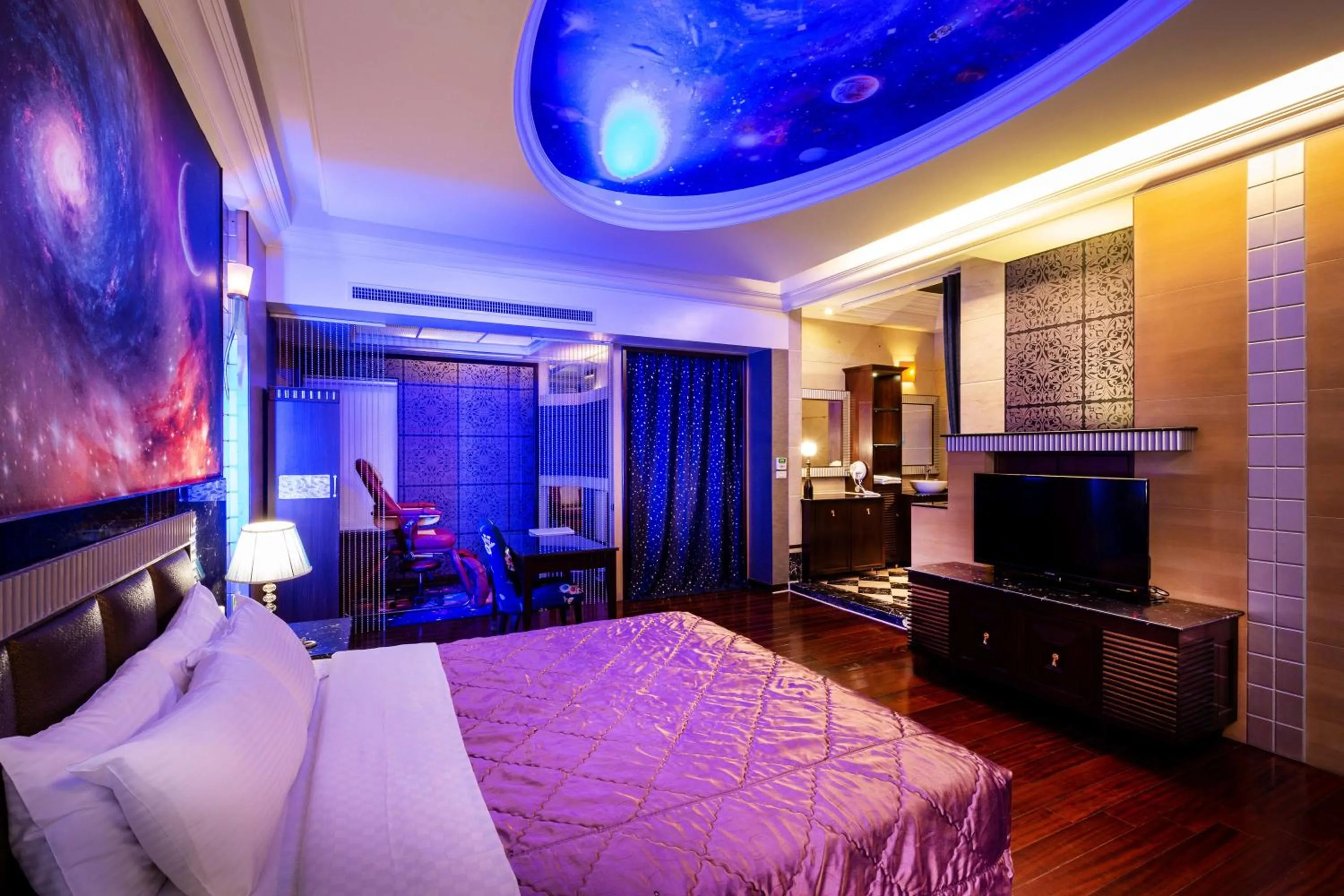 Photo of the whole room, Bed in 國妃鷹堡時尚健康館King & Princess Motel