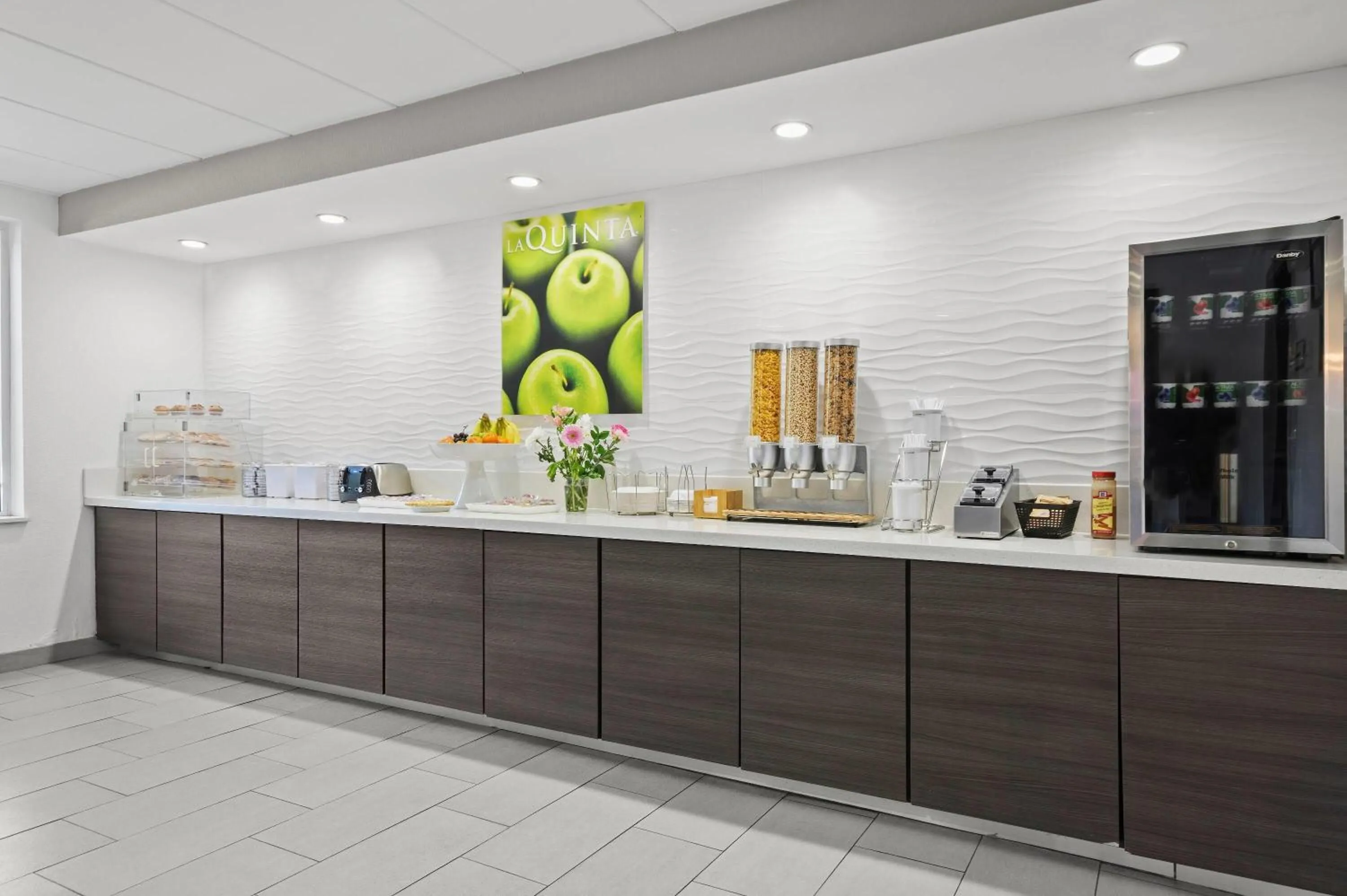 Restaurant/places to eat in La Quinta by Wyndham Sturbridge