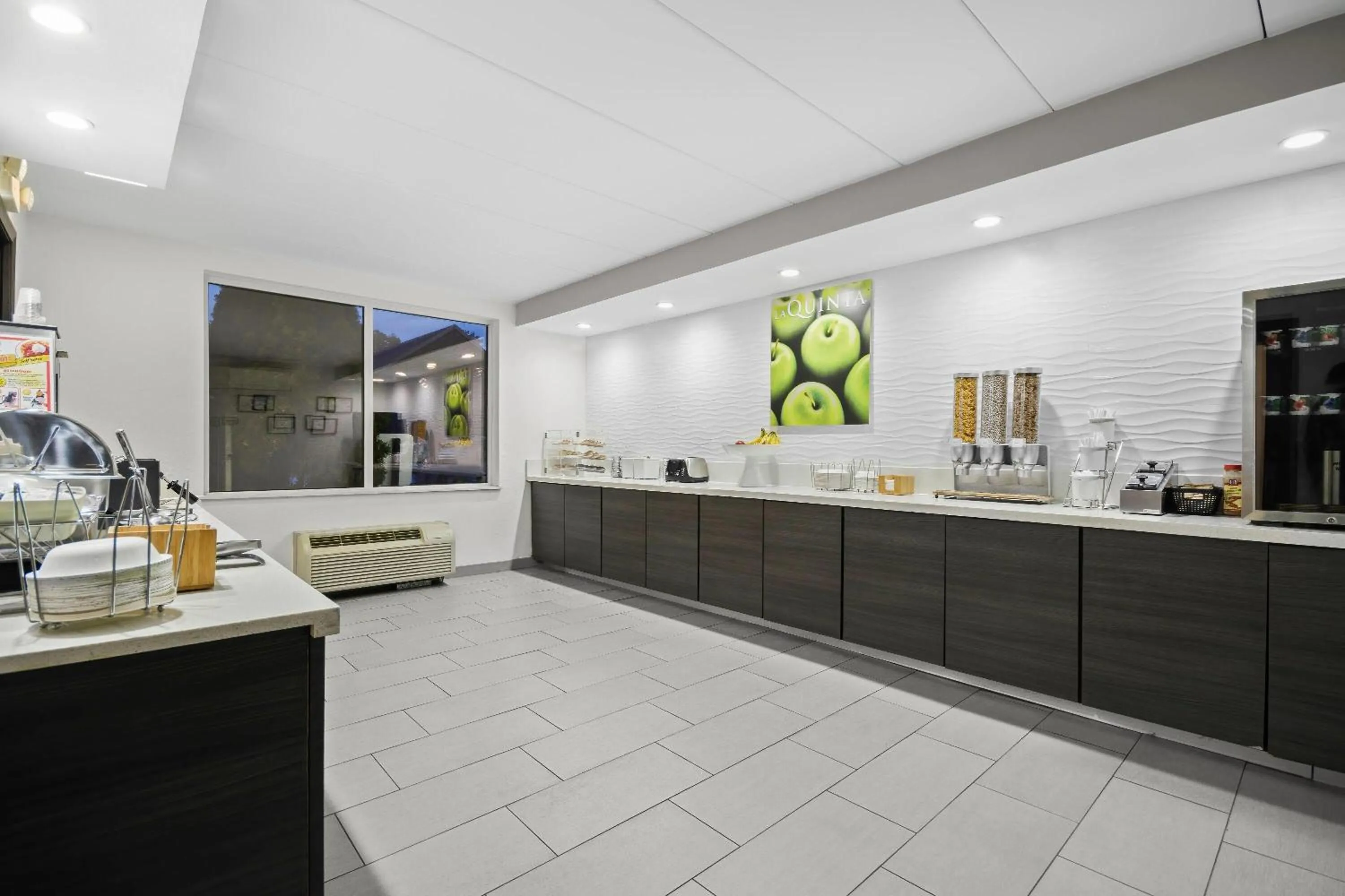 Restaurant/places to eat in La Quinta by Wyndham Sturbridge