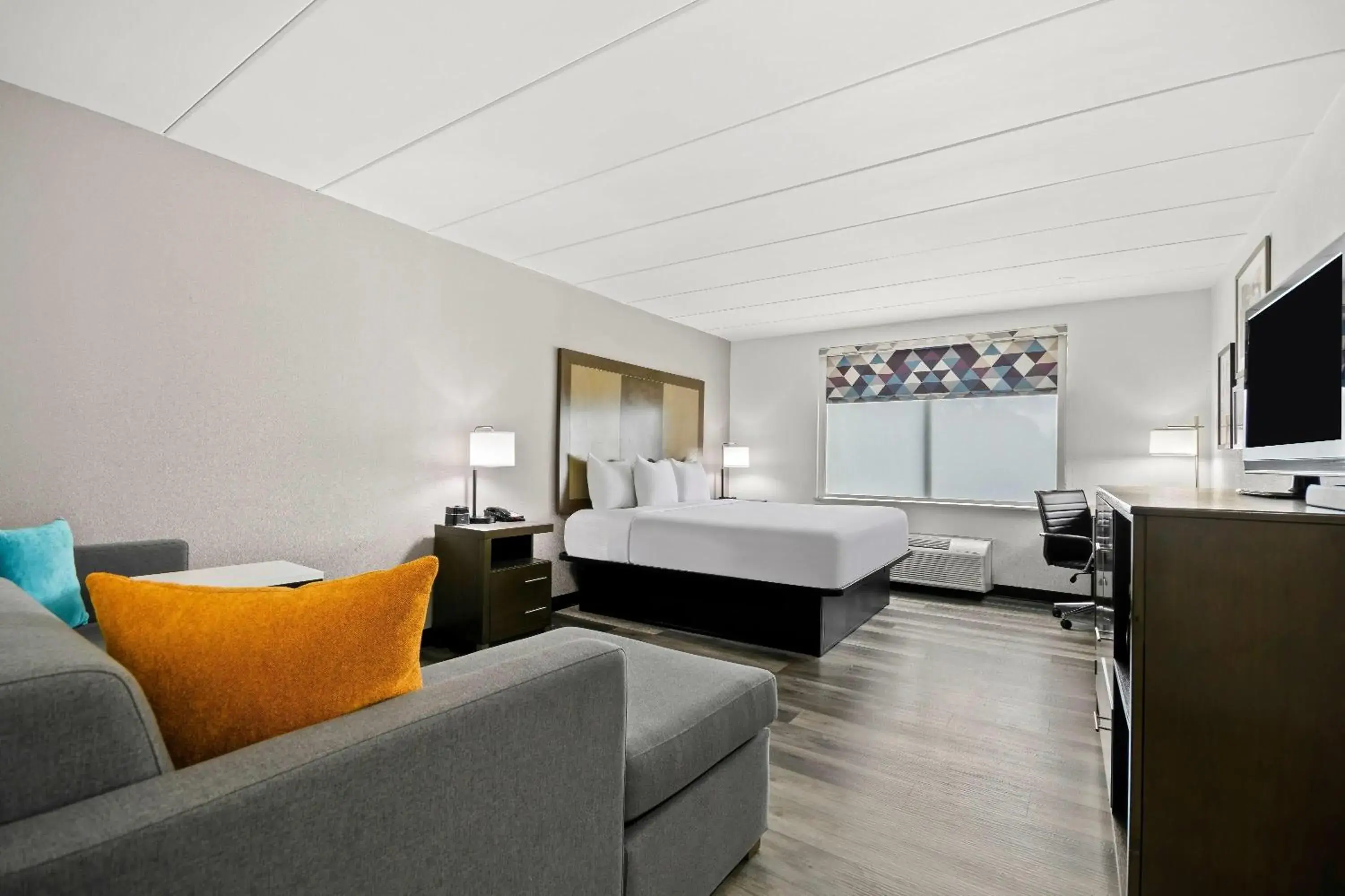 Bed in La Quinta by Wyndham Sturbridge Bed in La Quinta by Wyndham Sturbridge