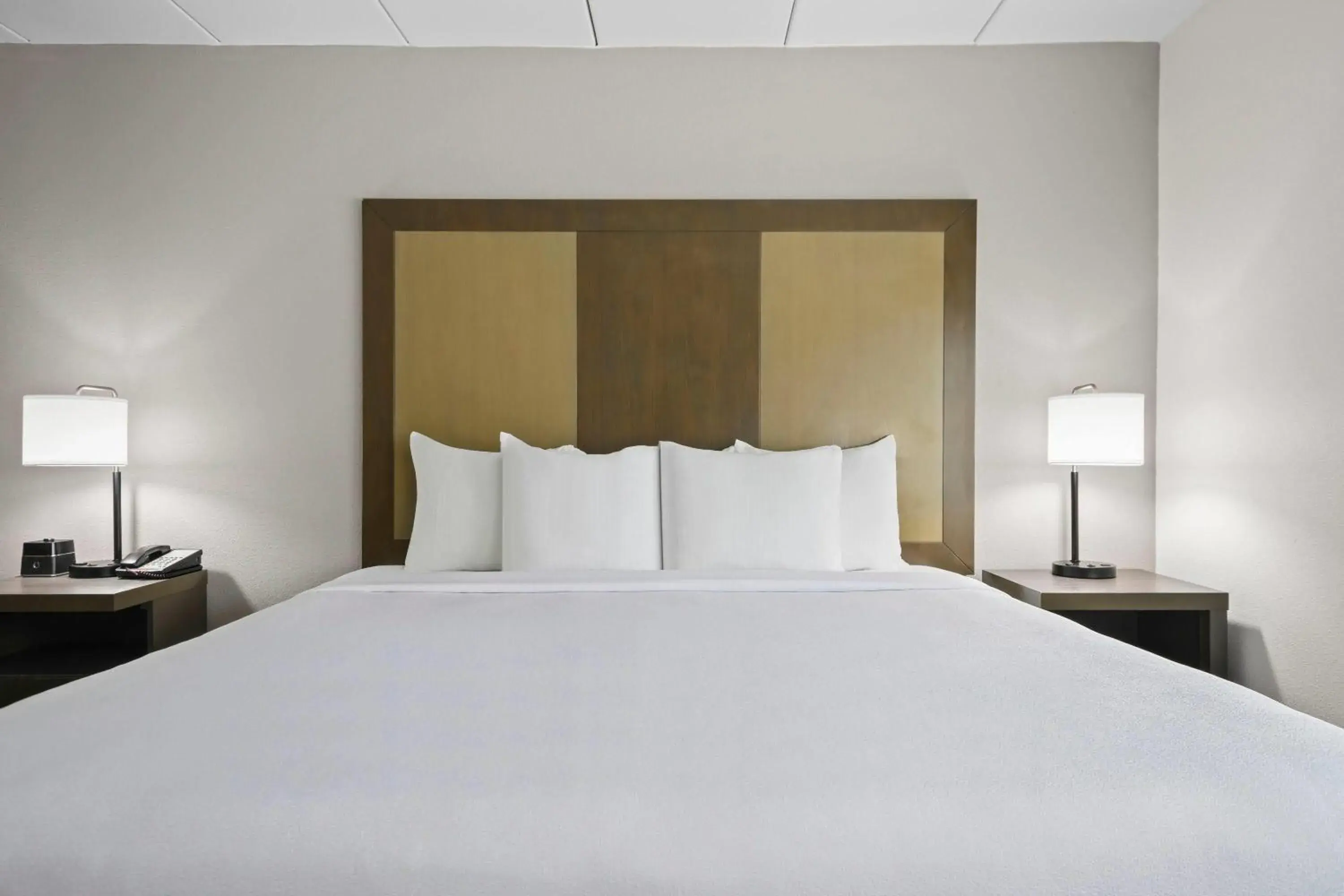 Bed in La Quinta by Wyndham Sturbridge Bed in La Quinta by Wyndham Sturbridge