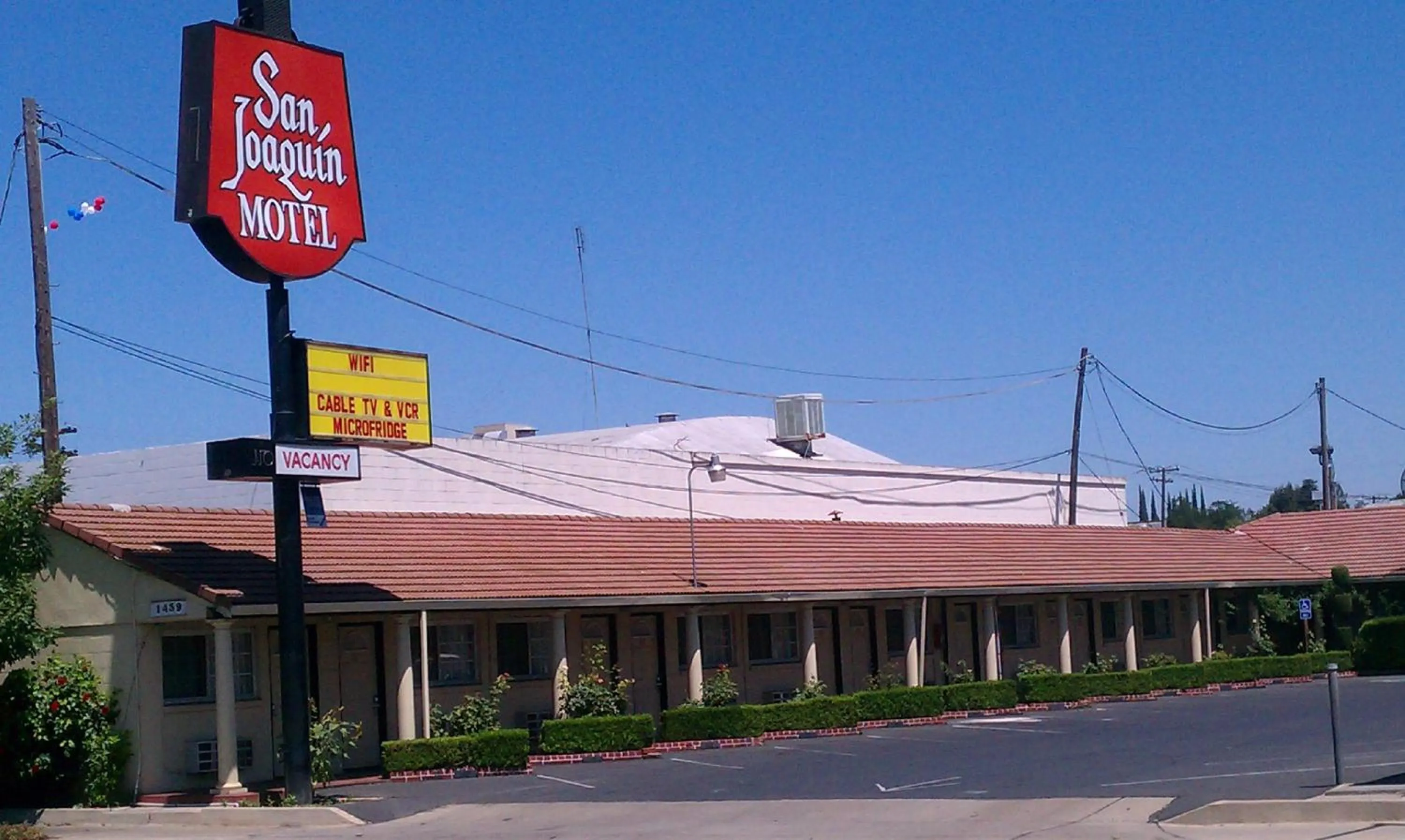 Facade/entrance in San Joaquin Motel