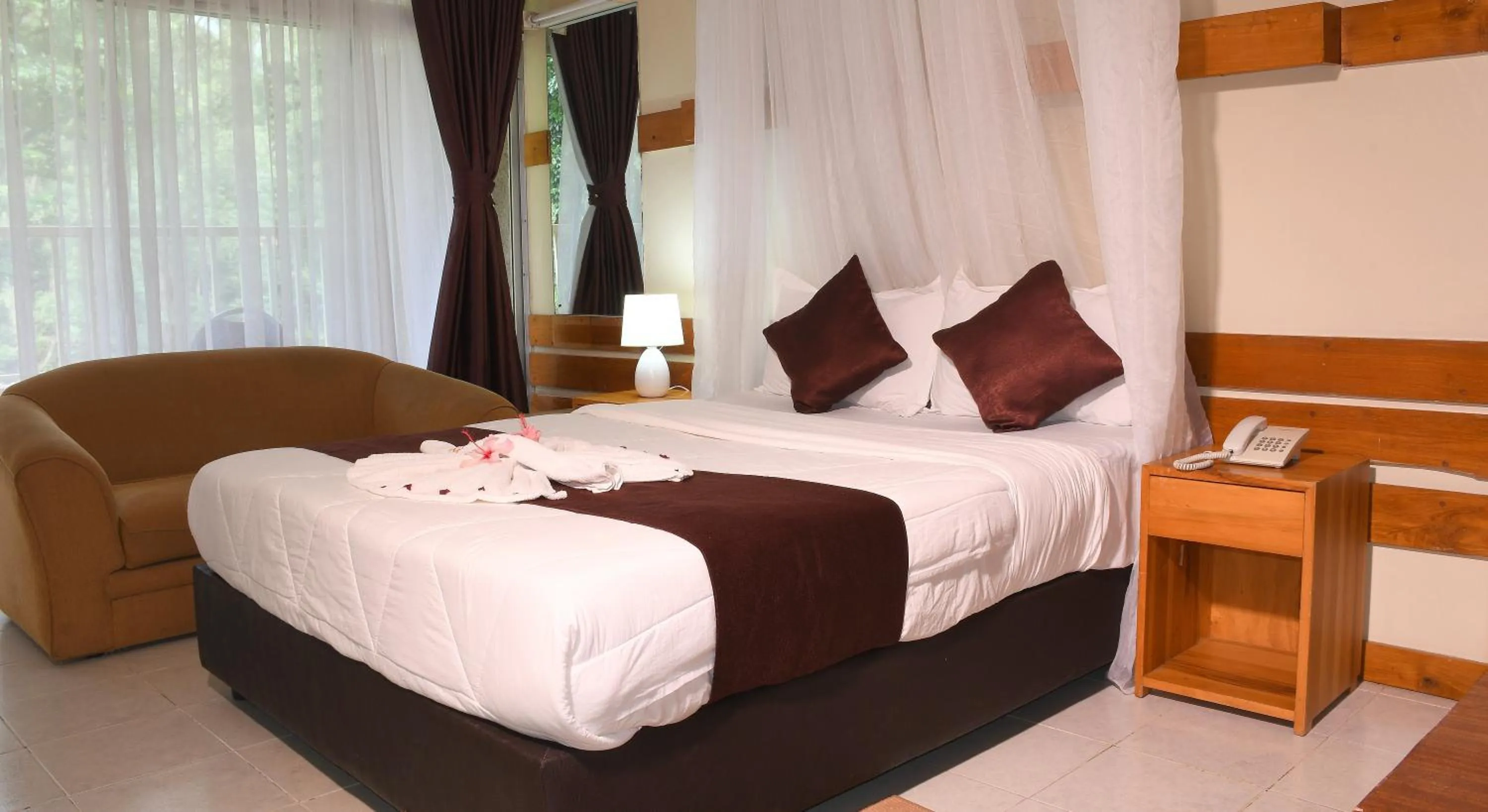Shower, Bed in Golf Hotel Kakamega