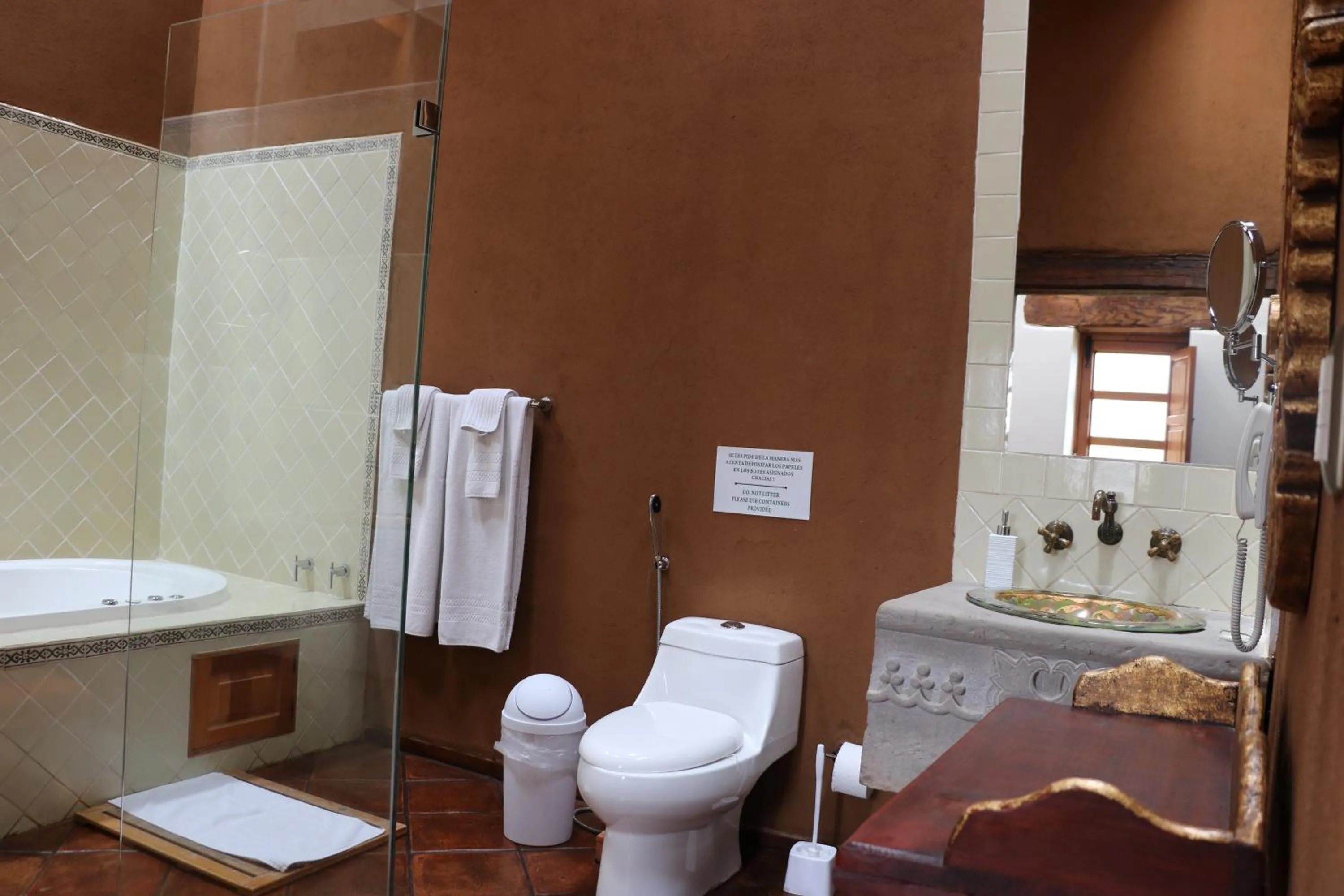 Bathroom in Hacienda Ucazanaztacua