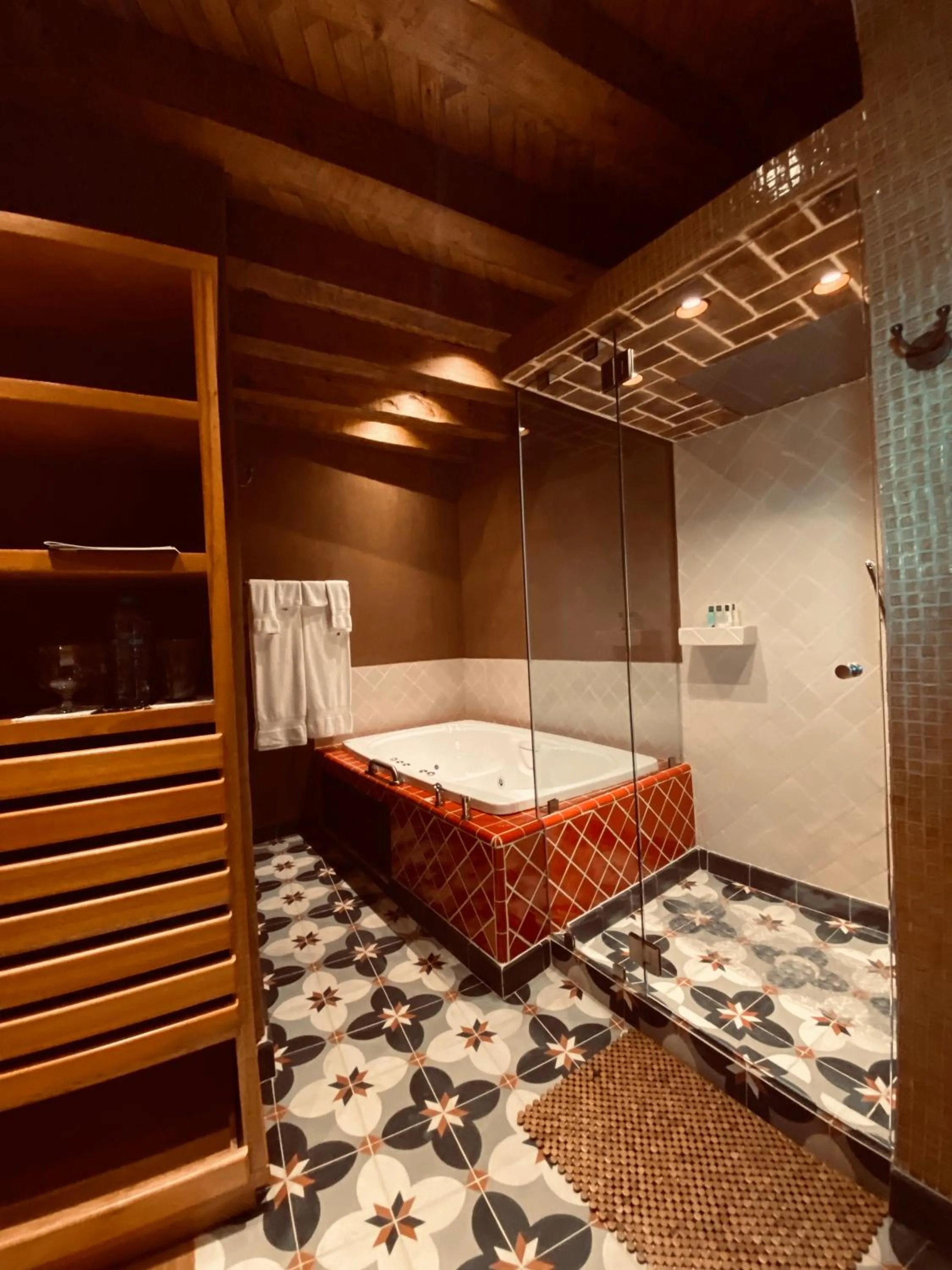 Hot Tub, Bed in Hacienda Ucazanaztacua