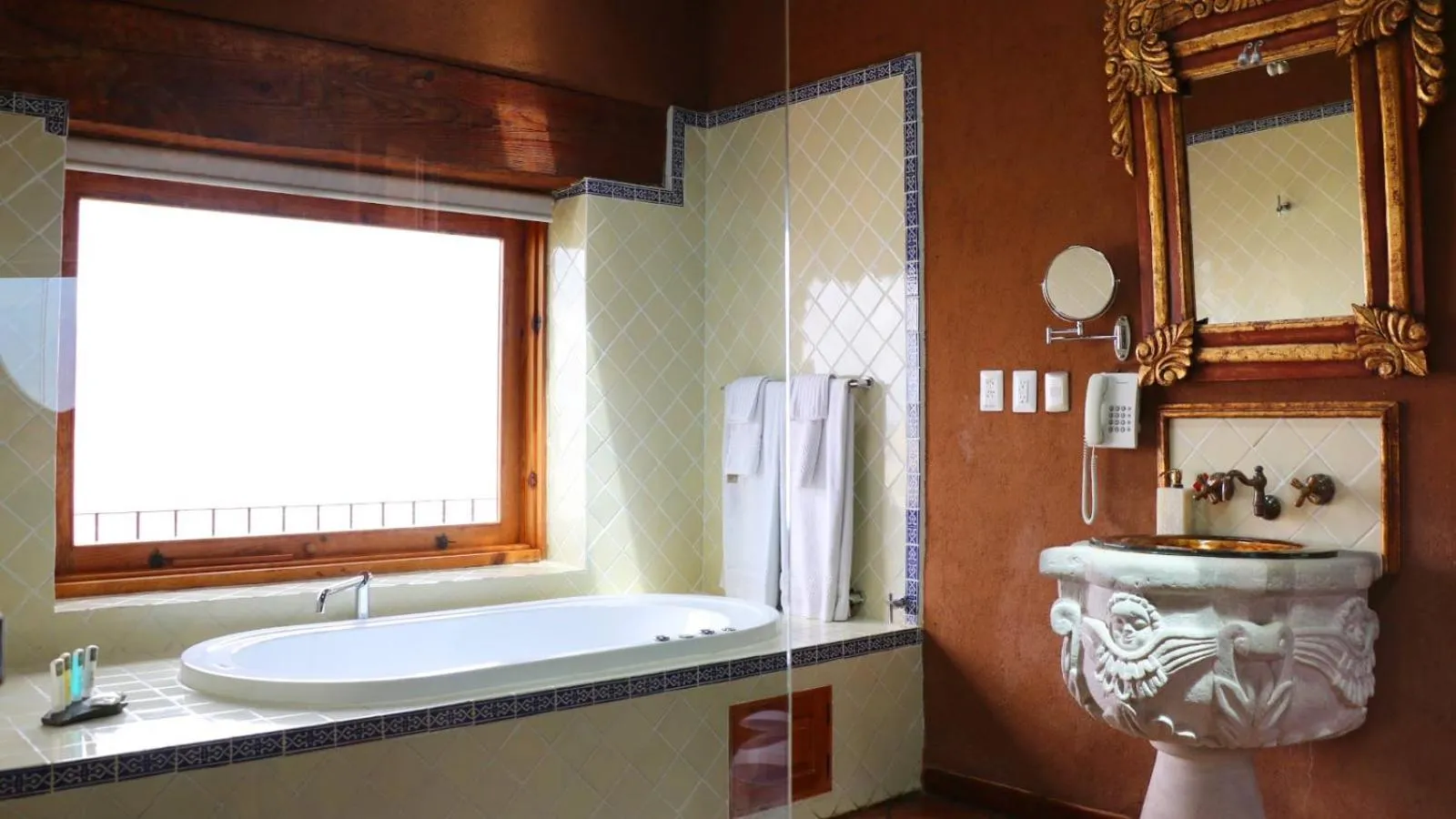 Shower in Hacienda Ucazanaztacua