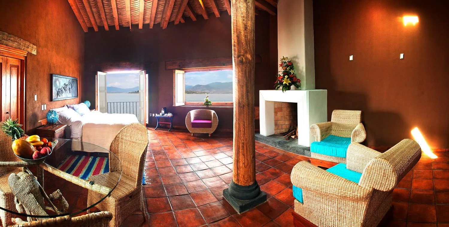 Photo of the whole room, Bed in Hacienda Ucazanaztacua