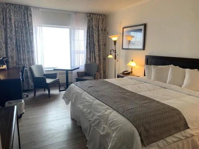 Bed in Hôtel le Manoir Baie-Comeau
