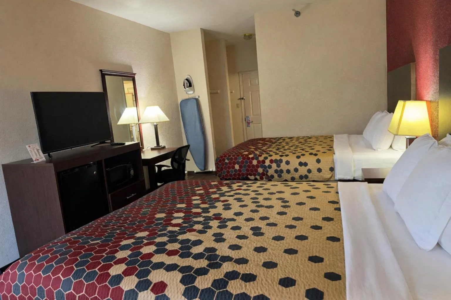 Bed in Econo Lodge Carlisle