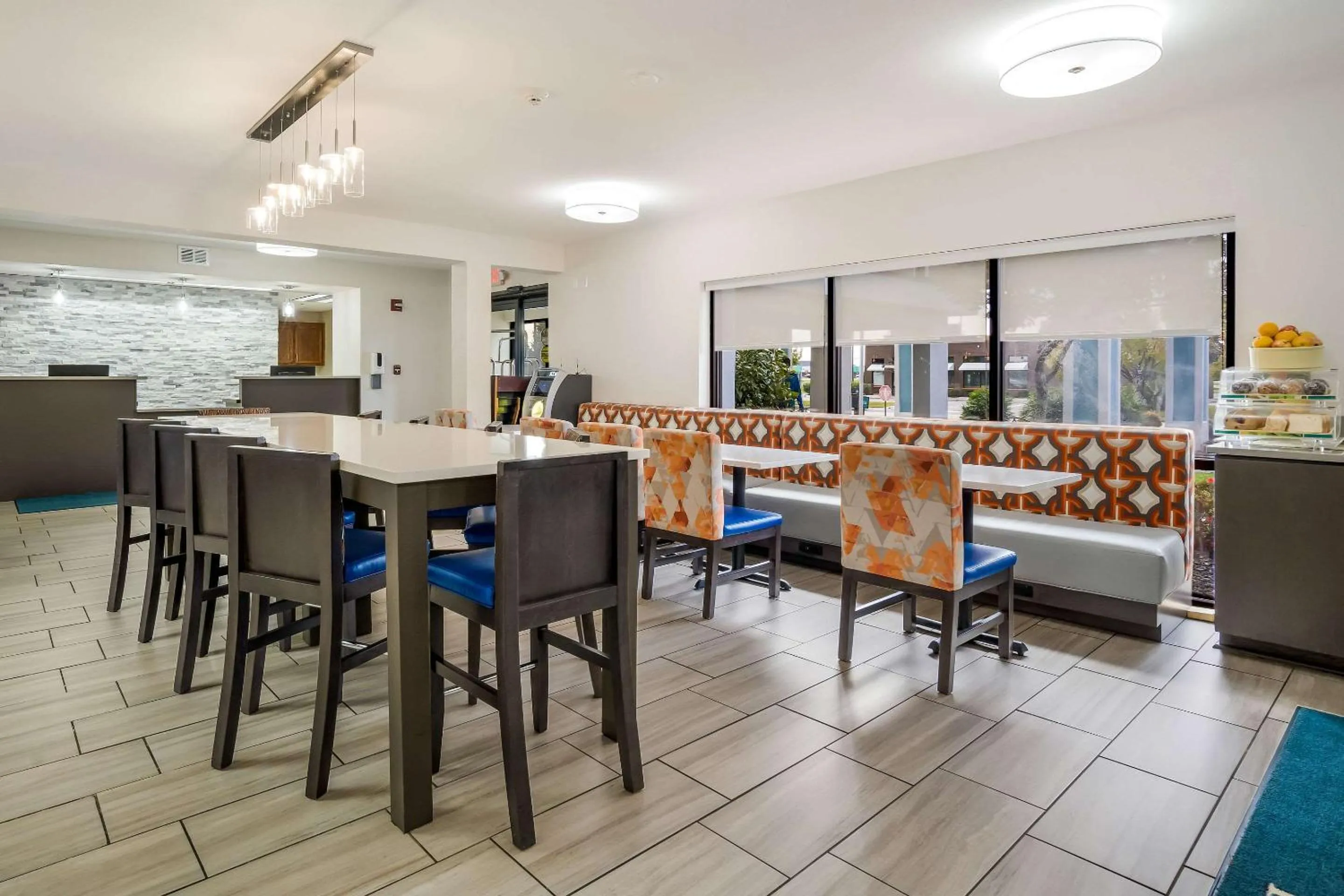 Breakfast in Quality Inn Jacksonville near Camp Lejeune