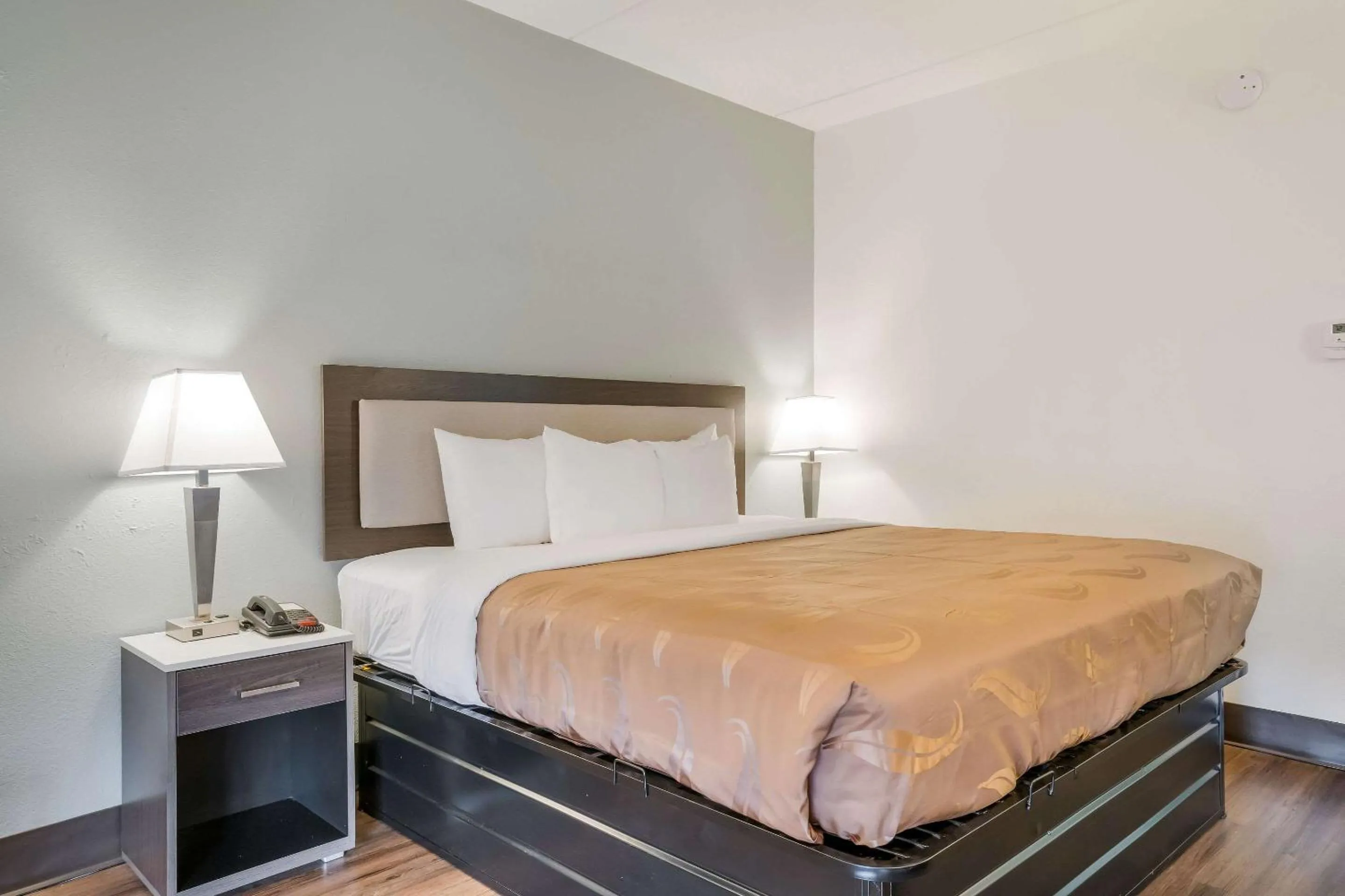 Bedroom, Bed in Quality Inn Jacksonville near Camp Lejeune