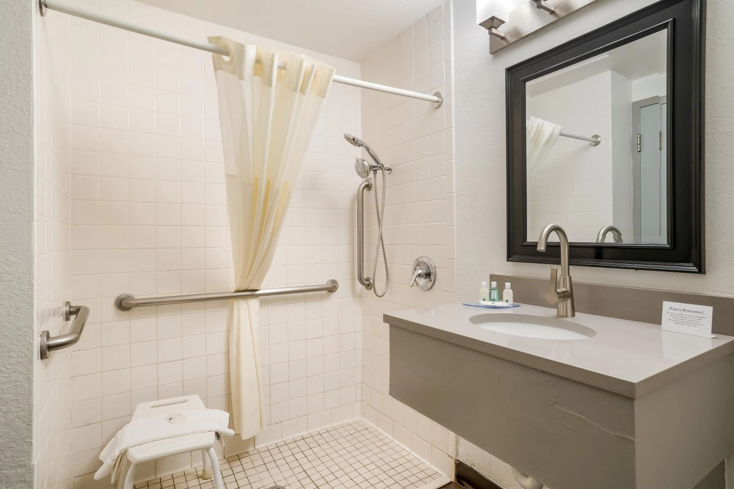 Bathroom in Quality Inn Jacksonville near Camp Lejeune