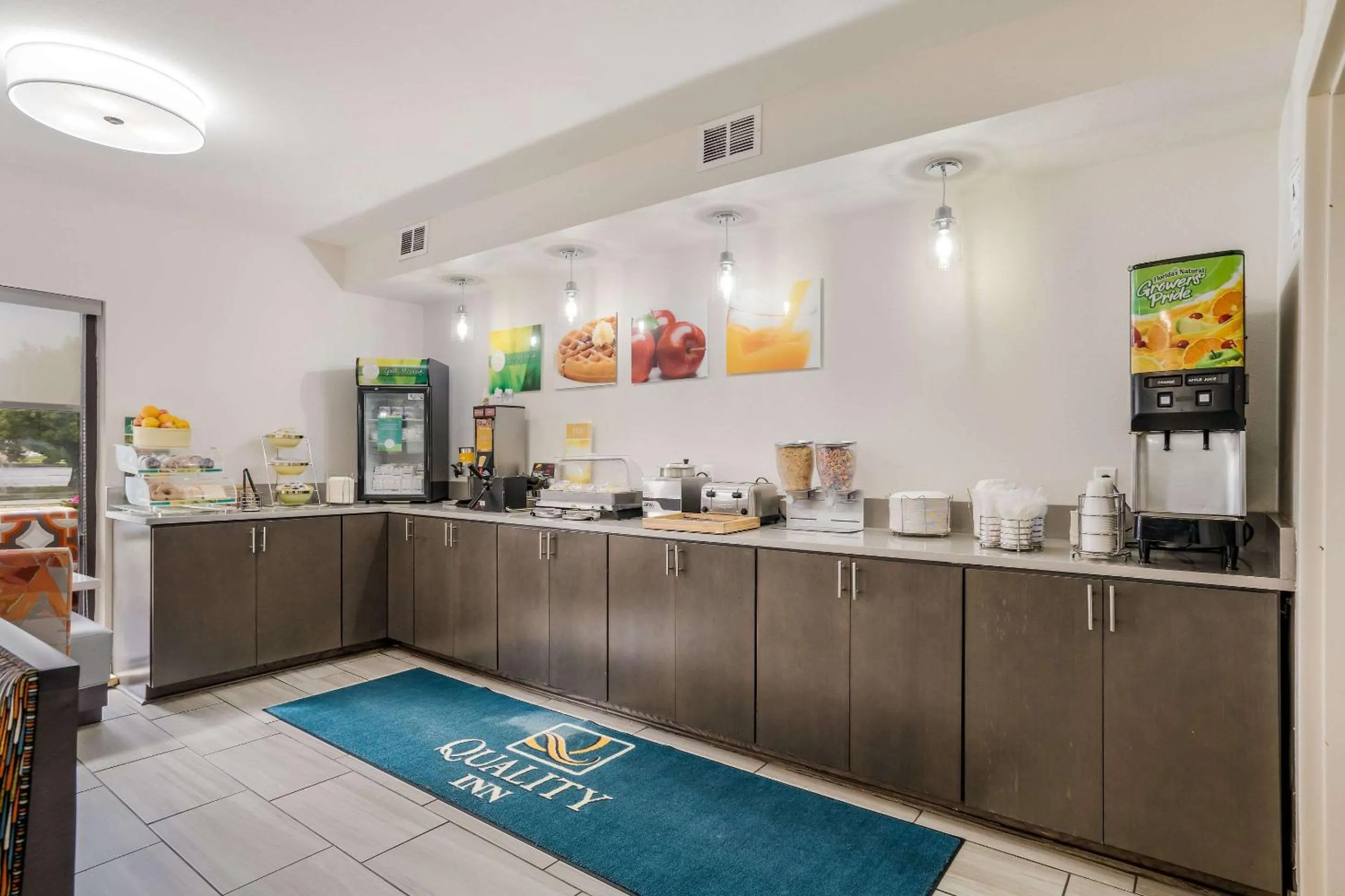 Breakfast in Quality Inn Jacksonville near Camp Lejeune