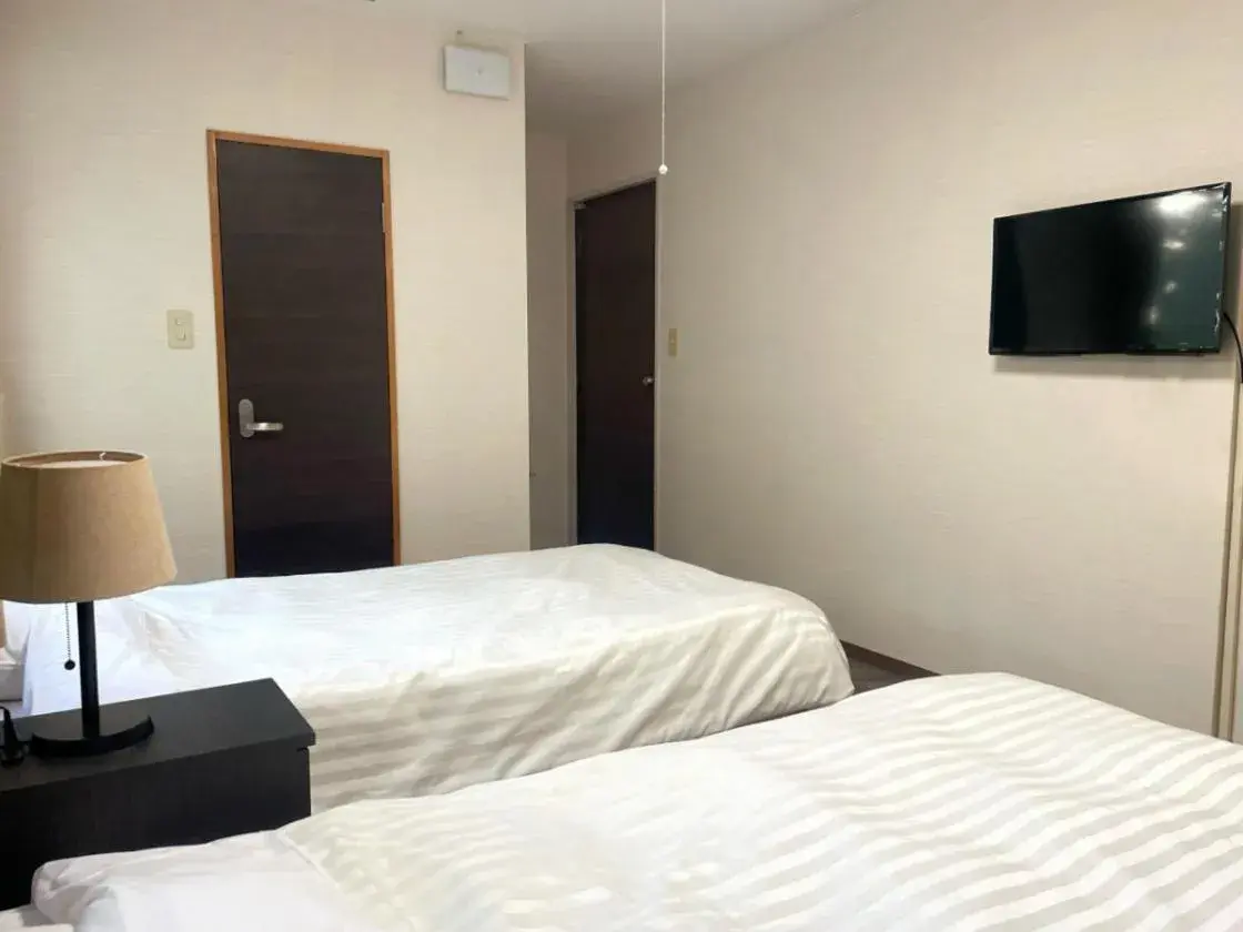 Standard Twin Room with Shared Bathroom in Itoen Hotel Inatori Standard Twin Room with Shared Bathroom in Itoen Hotel Inatori