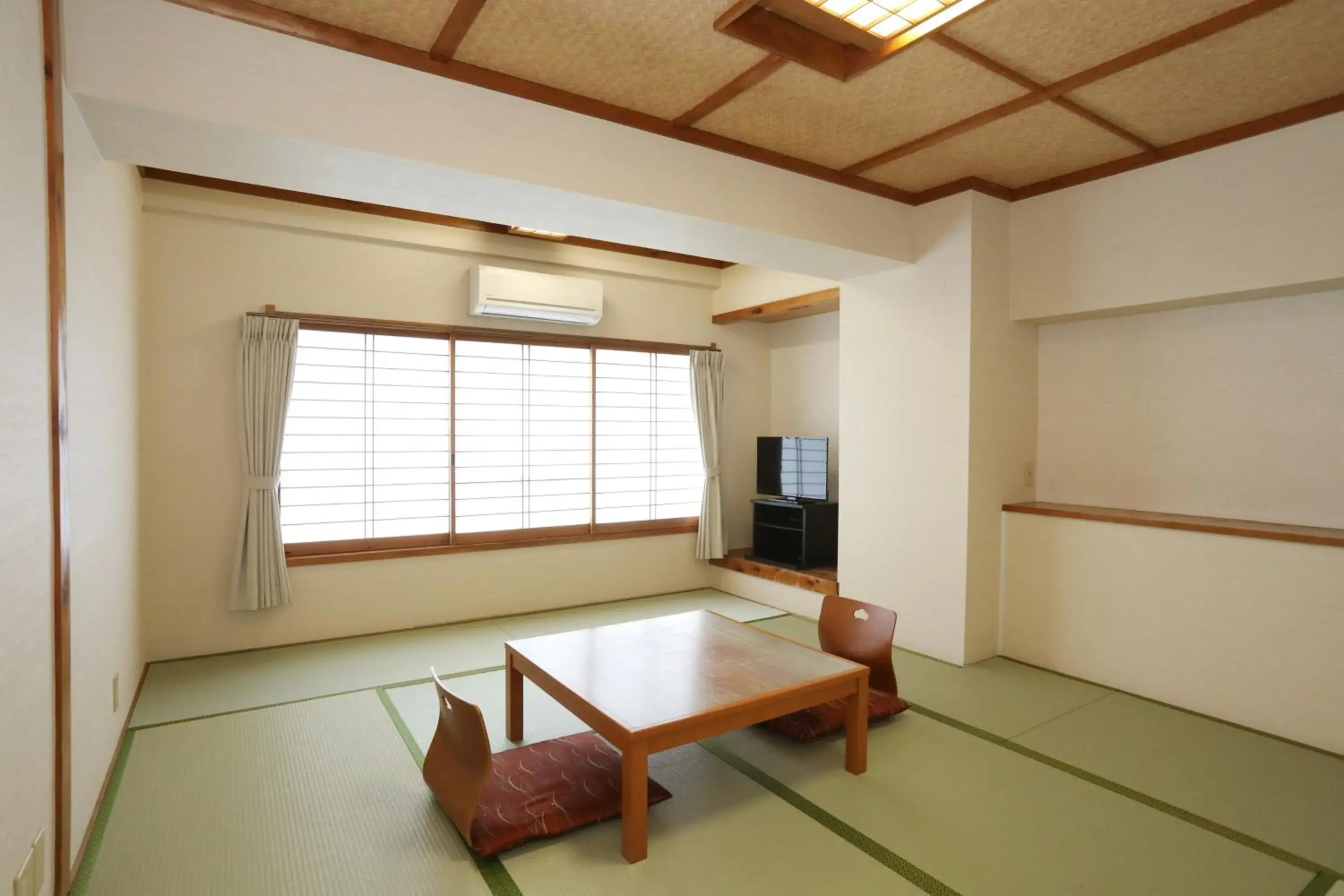 Standard Quadruple Room in Itoen Hotel Inatori Standard Quadruple Room in Itoen Hotel Inatori