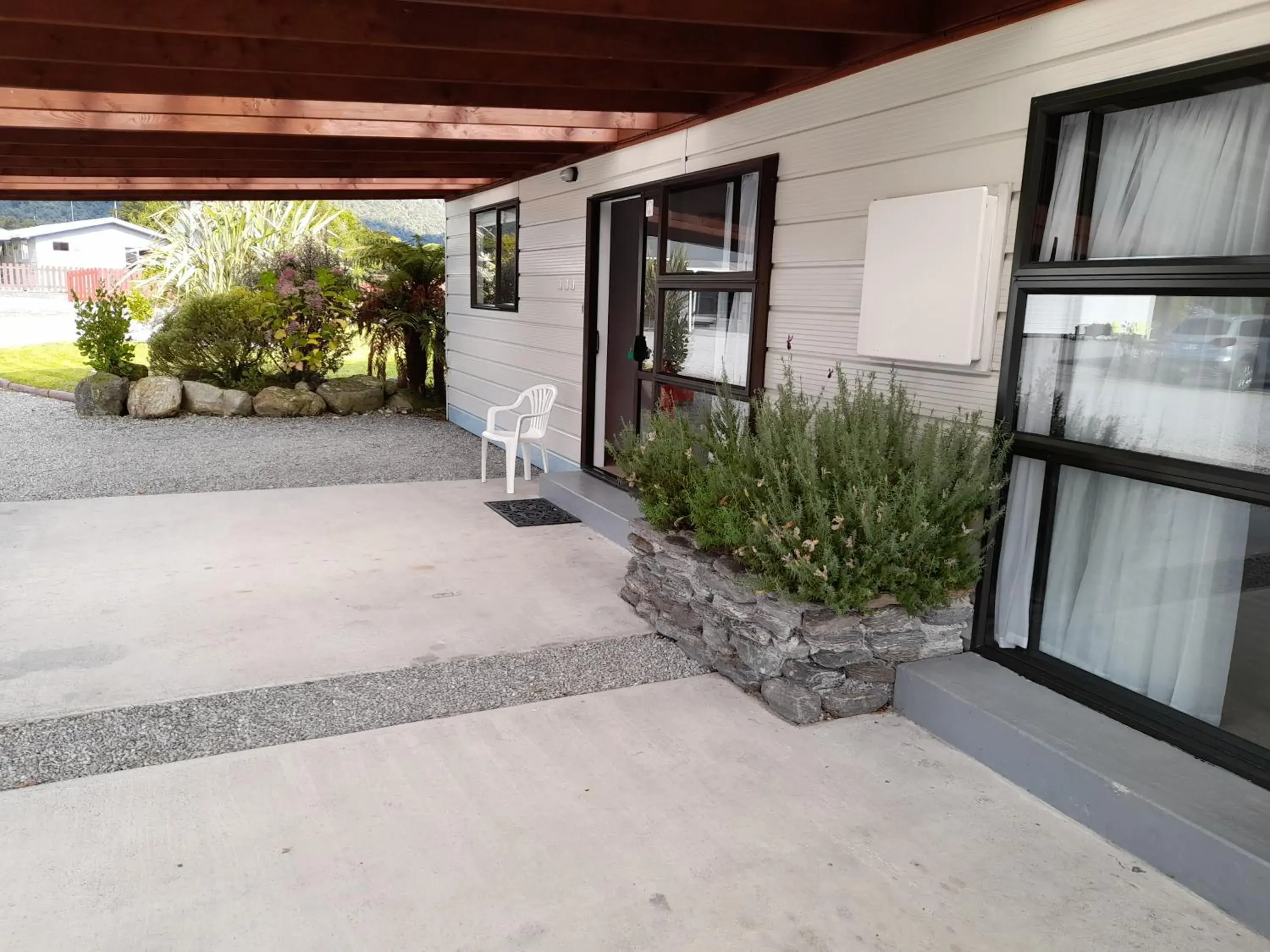 Property building in Lake Matheson Motel Property building in Lake Matheson Motel