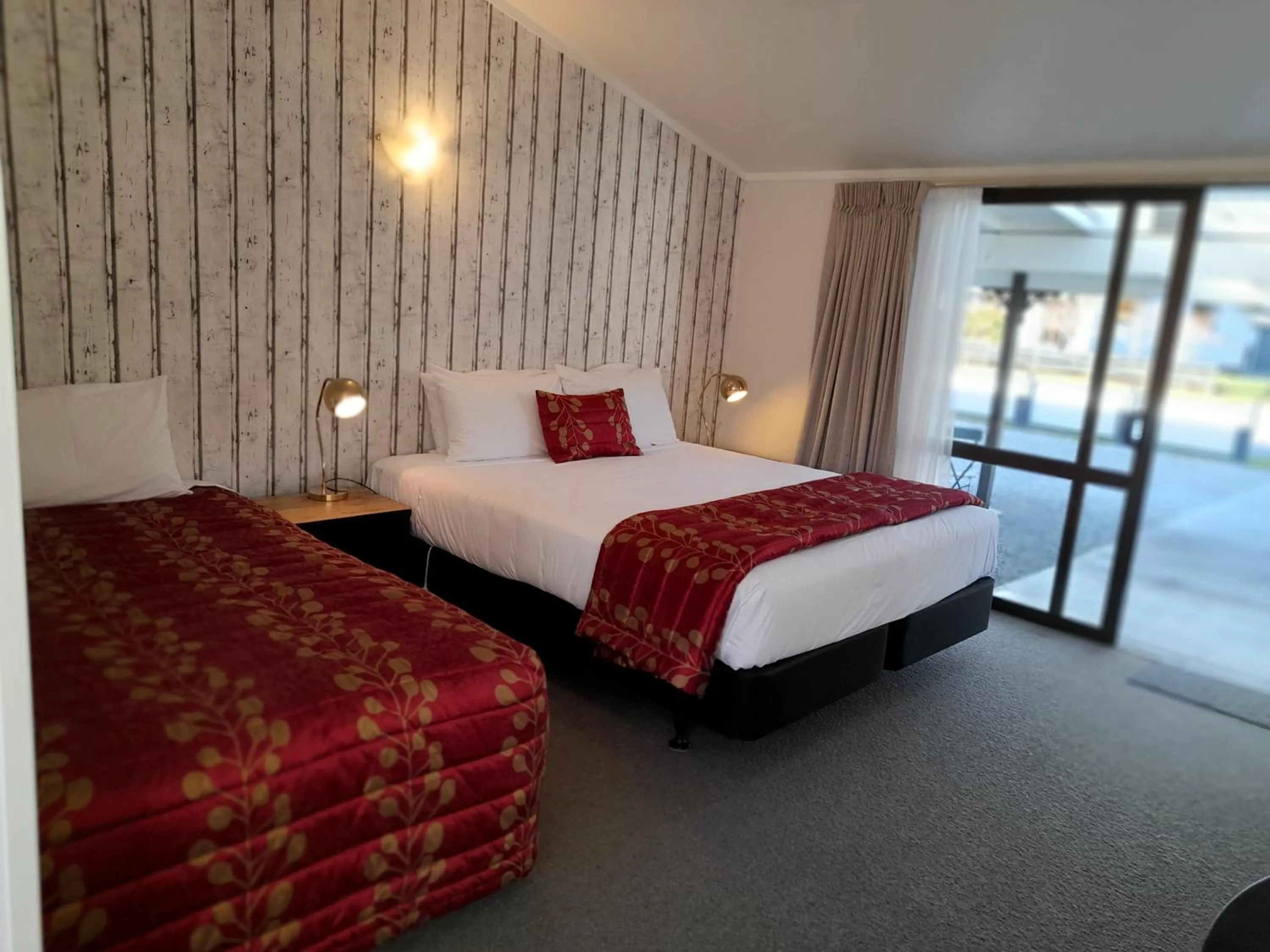 Bed in Lake Matheson Motel