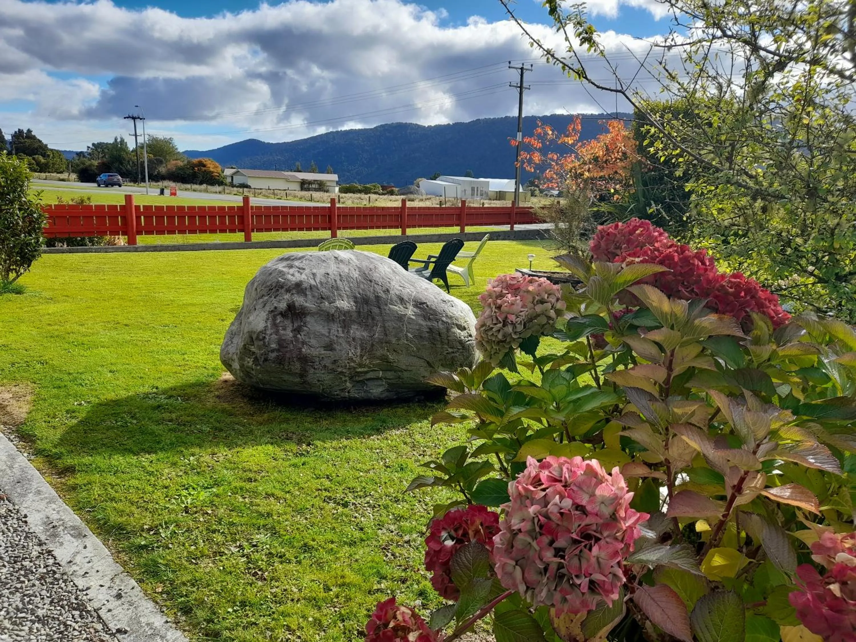 Garden in Lake Matheson Motel