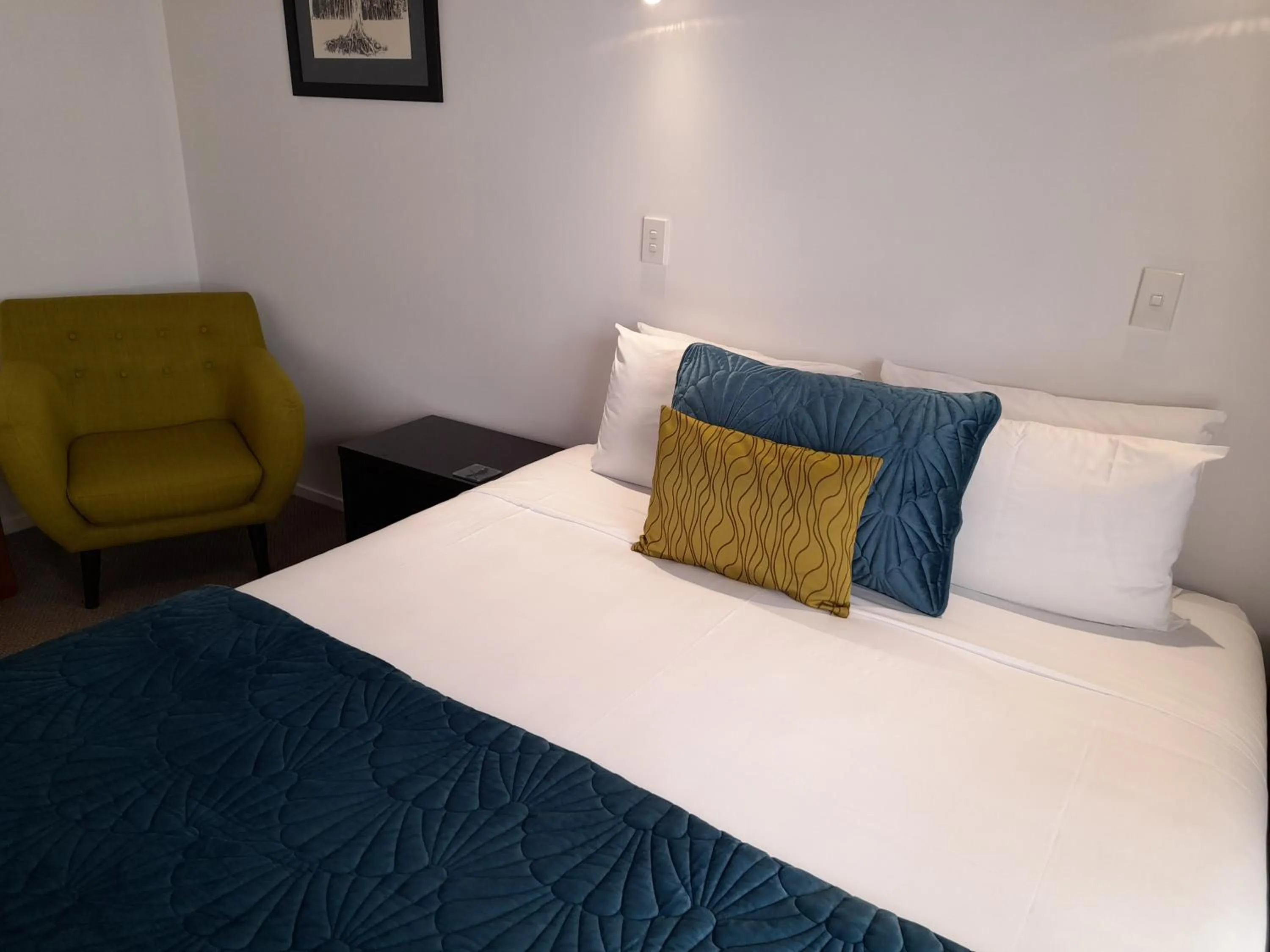 Bed in Lake Matheson Motel