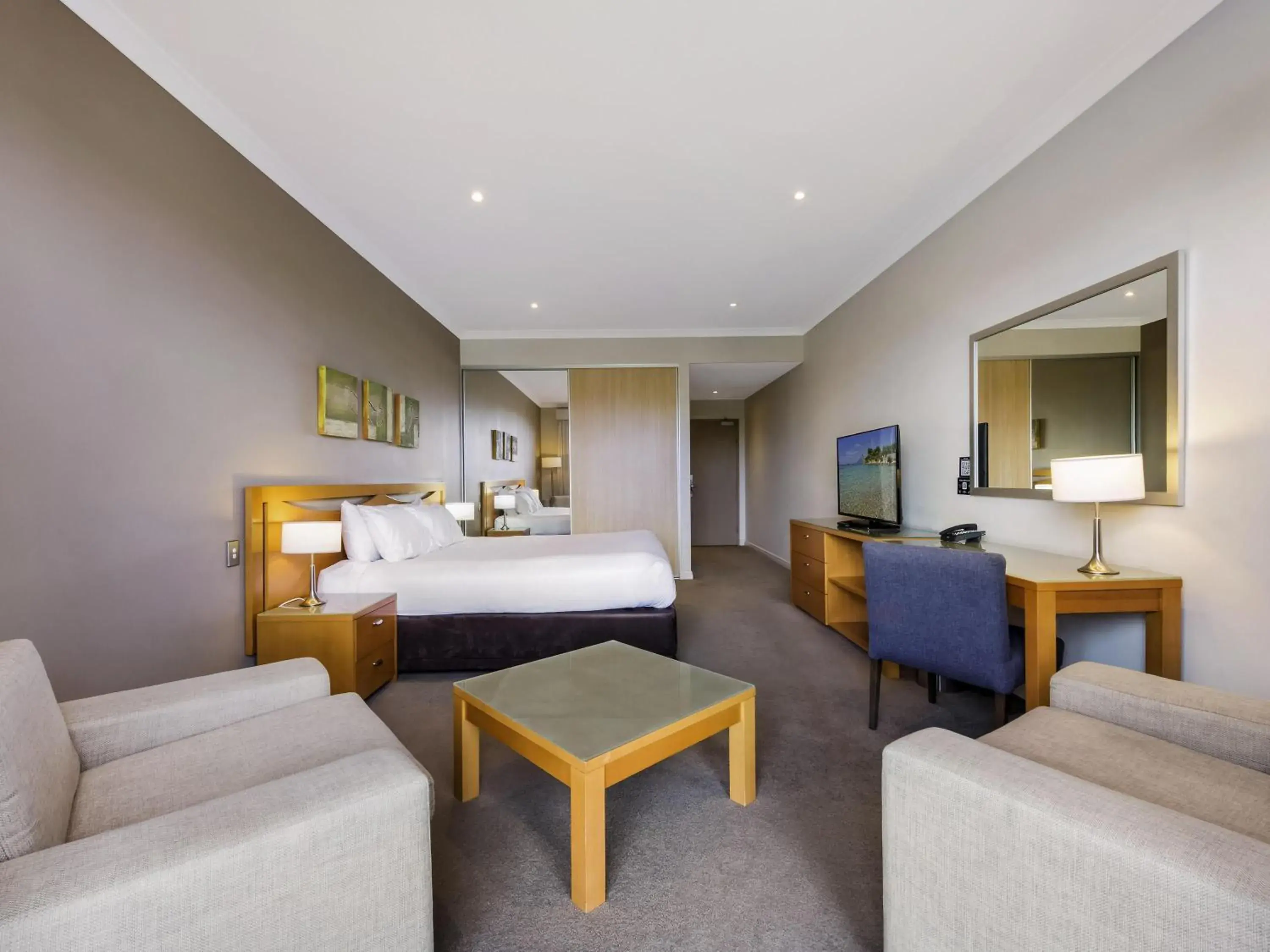 Accessible King Room in Mercure Kooindah Waters Central Coast Accessible King Room in Mercure Kooindah Waters Central Coast