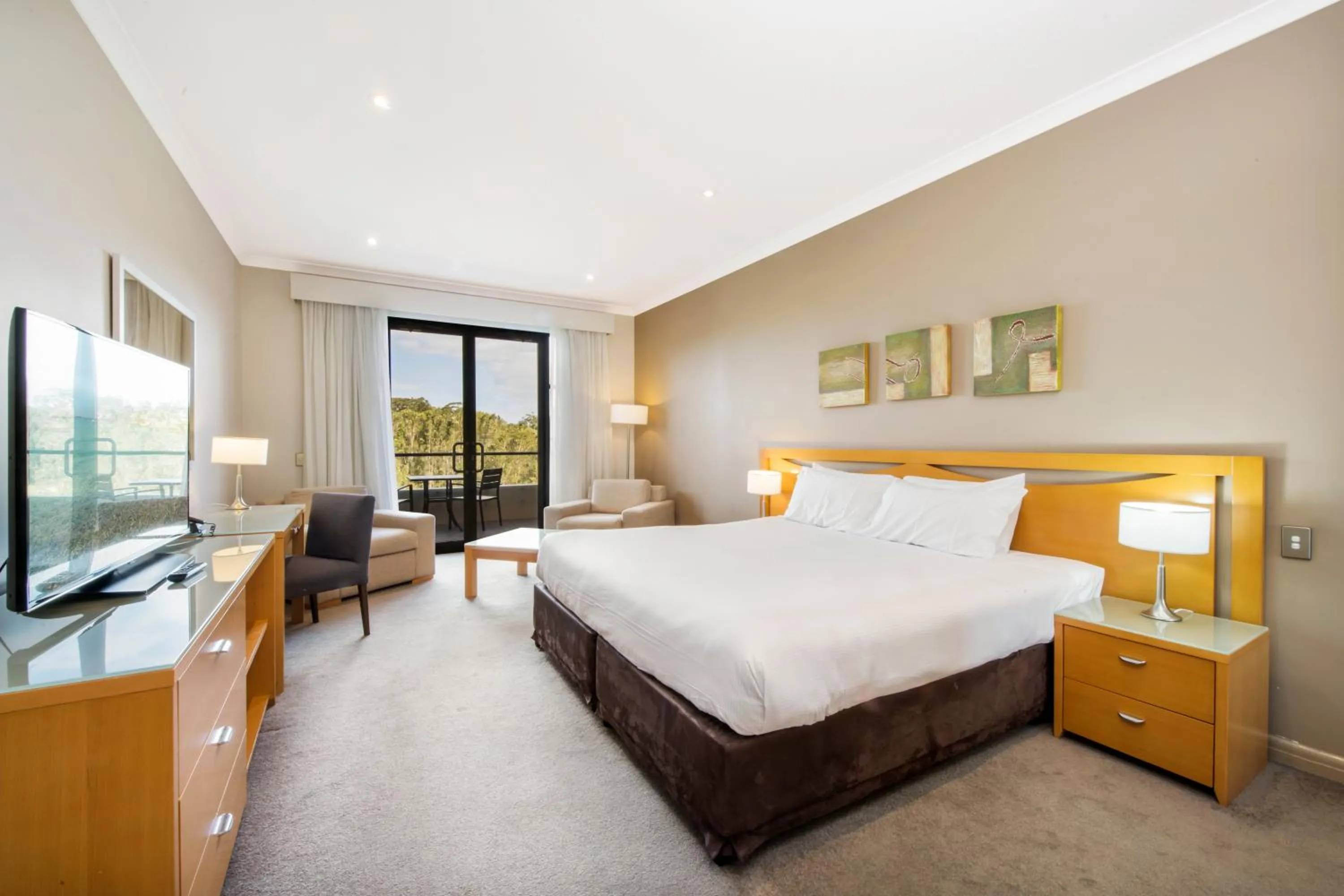 Bedroom, Bed in Mercure Kooindah Waters Central Coast