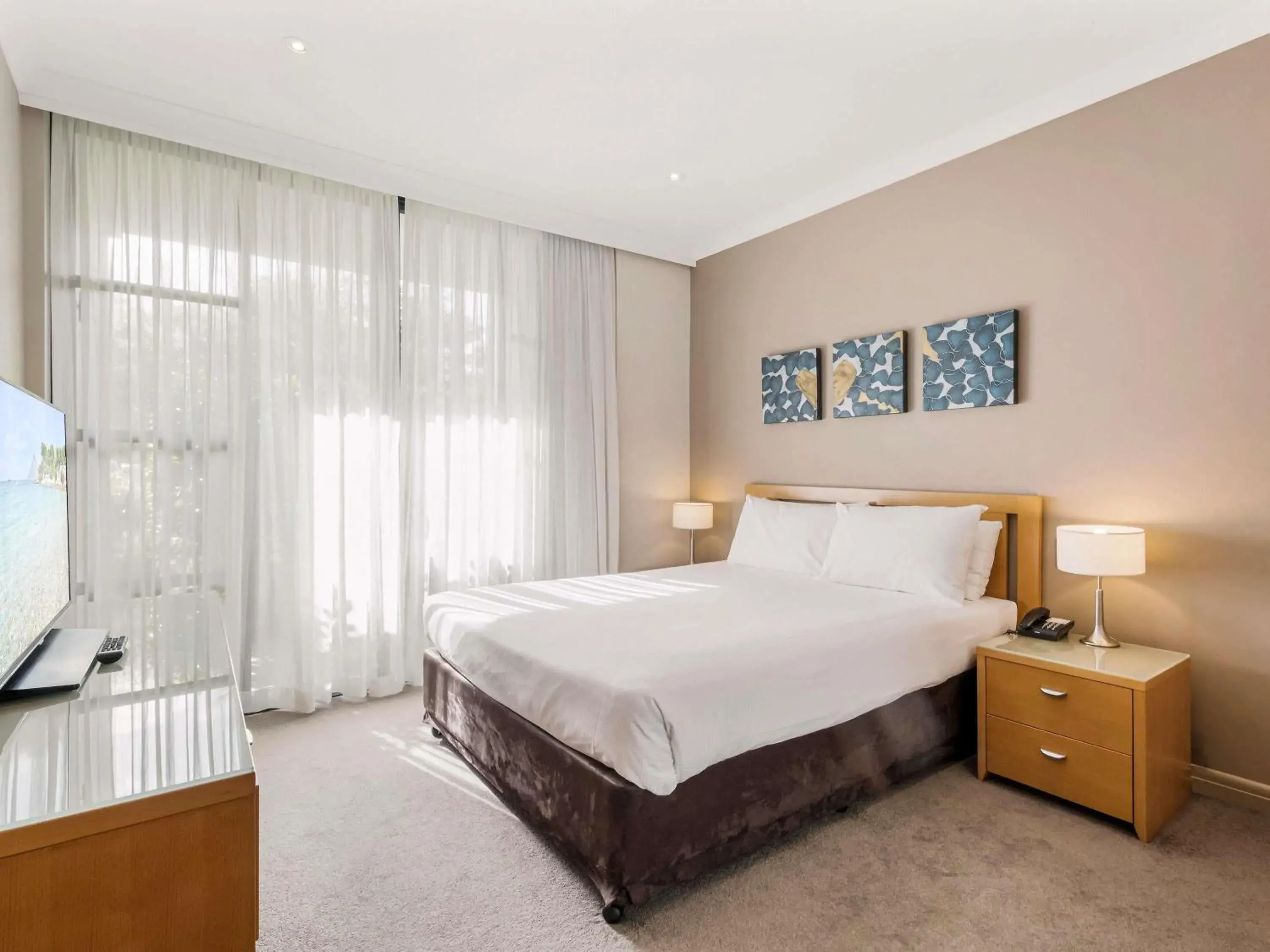 Bedroom, Bed in Mercure Kooindah Waters Central Coast Bedroom, Bed in Mercure Kooindah Waters Central Coast