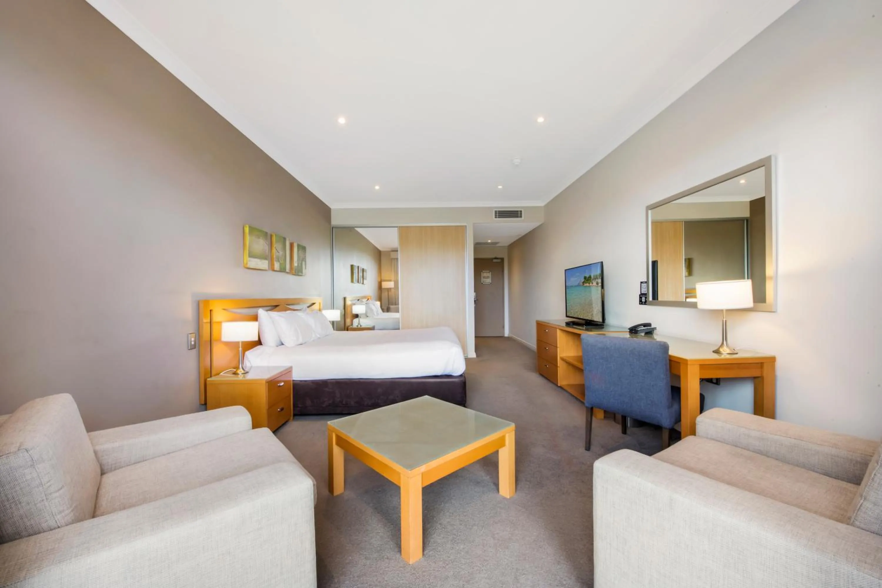 Living room, Bed in Mercure Kooindah Waters Central Coast