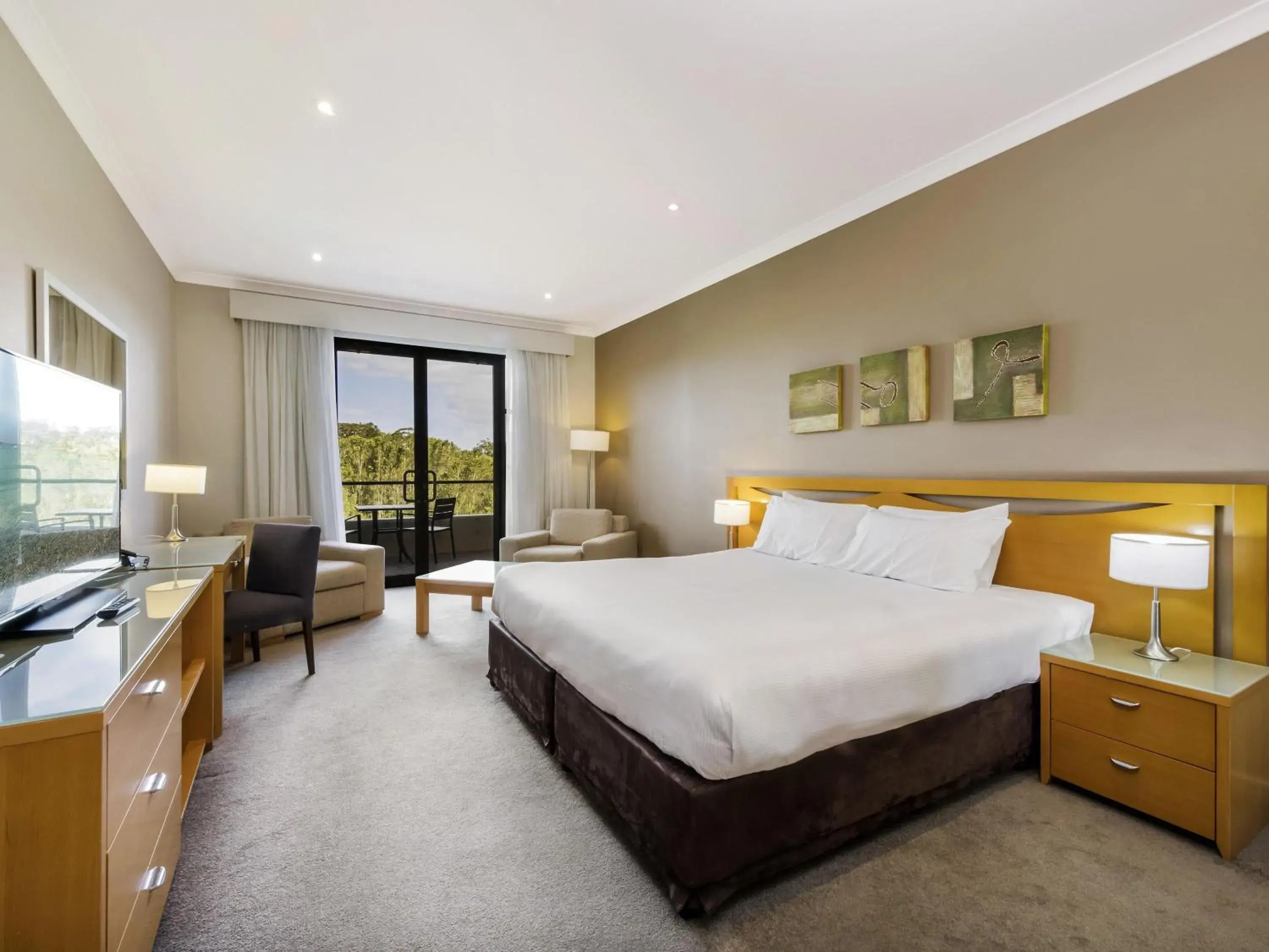 Bedroom, Bed in Mercure Kooindah Waters Central Coast Bedroom, Bed in Mercure Kooindah Waters Central Coast