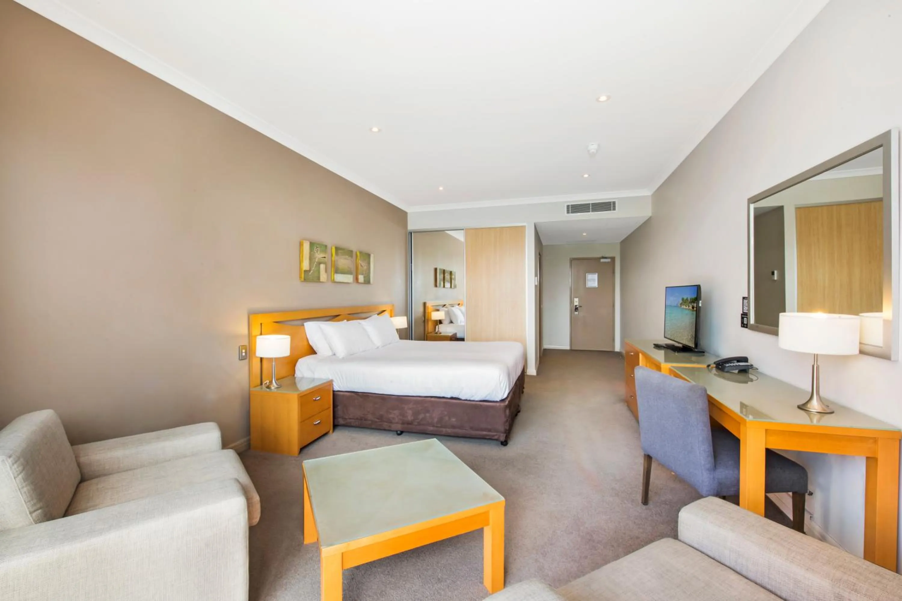 Living room, Bed in Mercure Kooindah Waters Central Coast