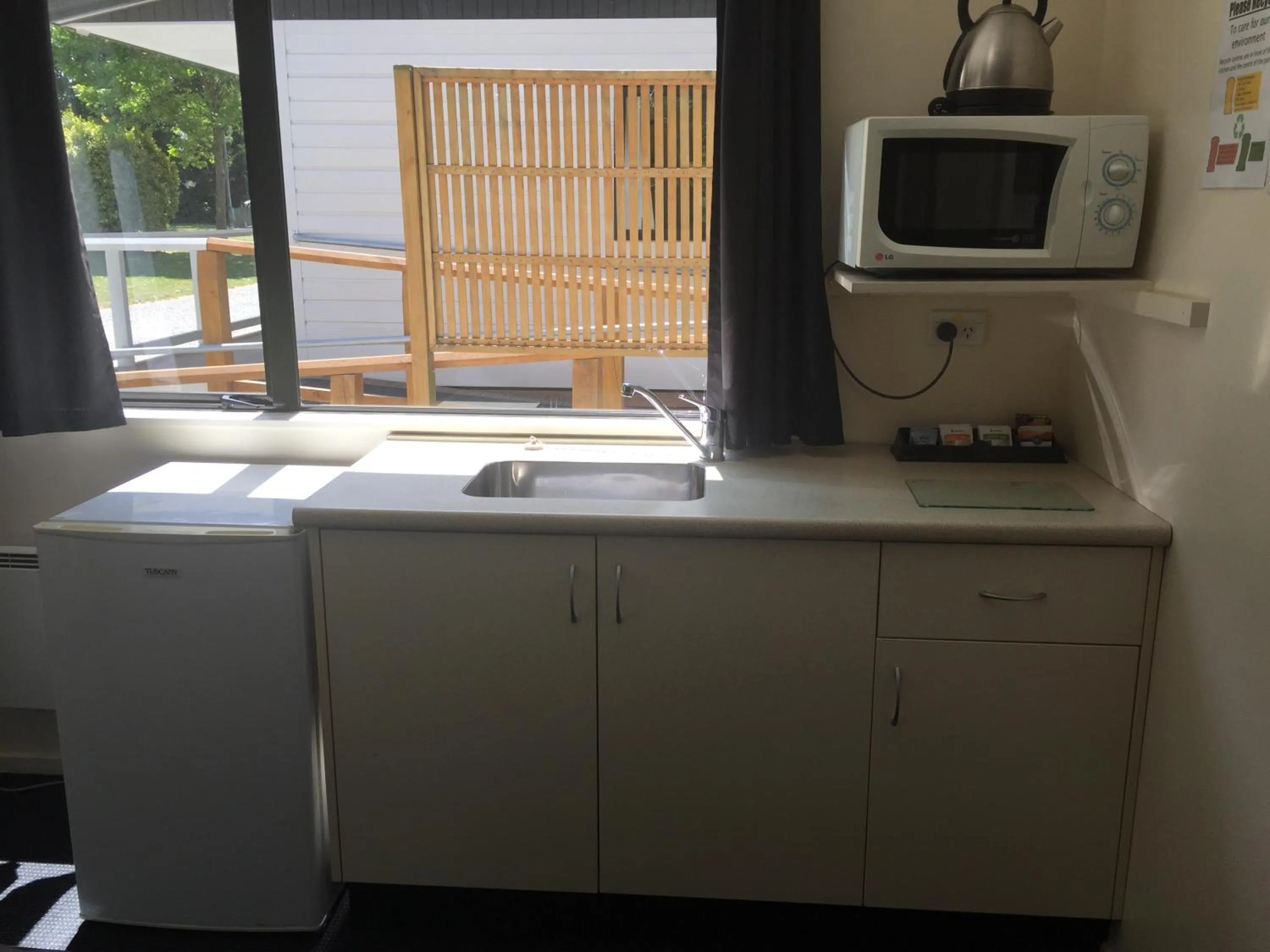 Kitchen or kitchenette in Geraldine TOP 10 Holiday Park