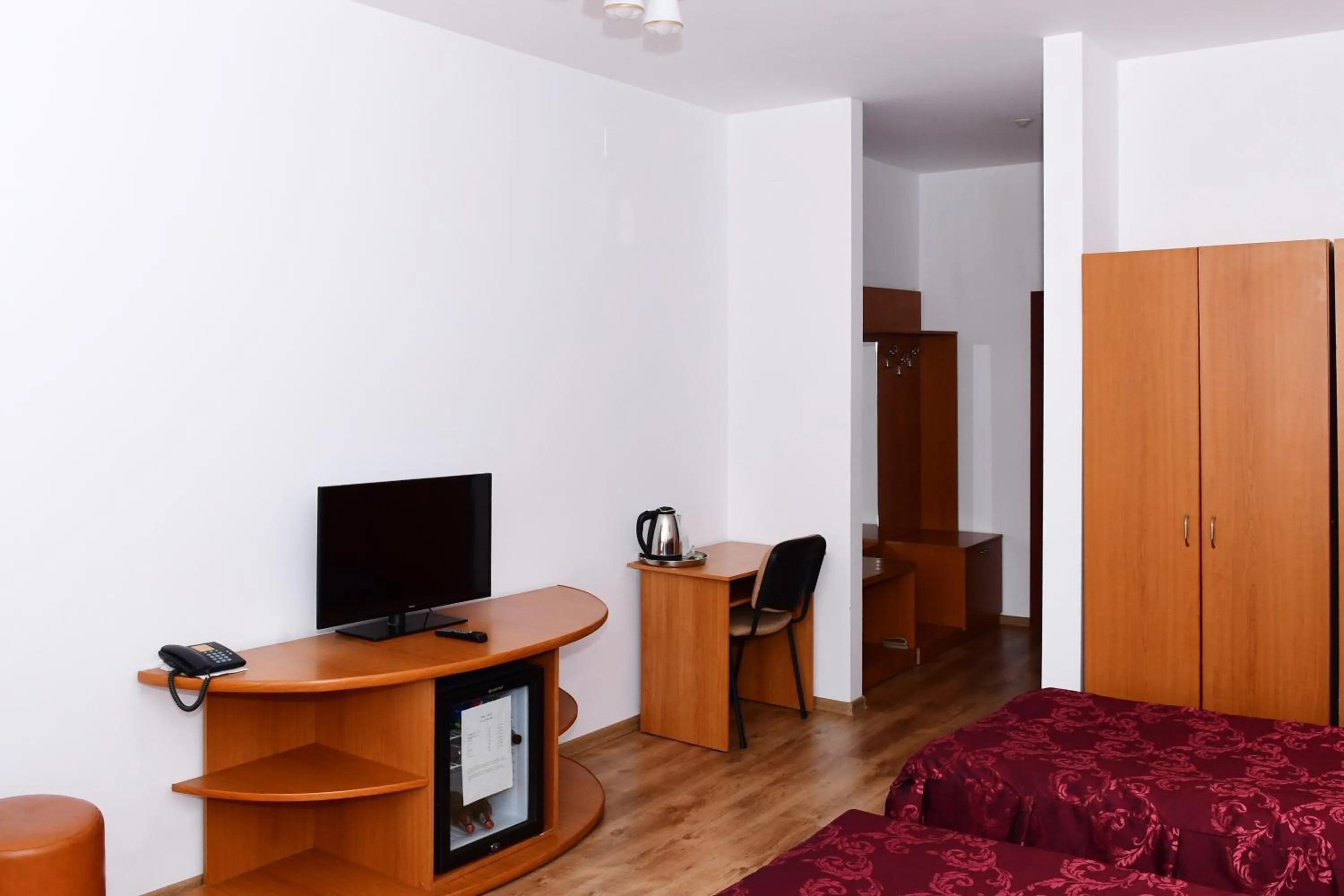 Photo of the whole room, Bed in Hotel Select