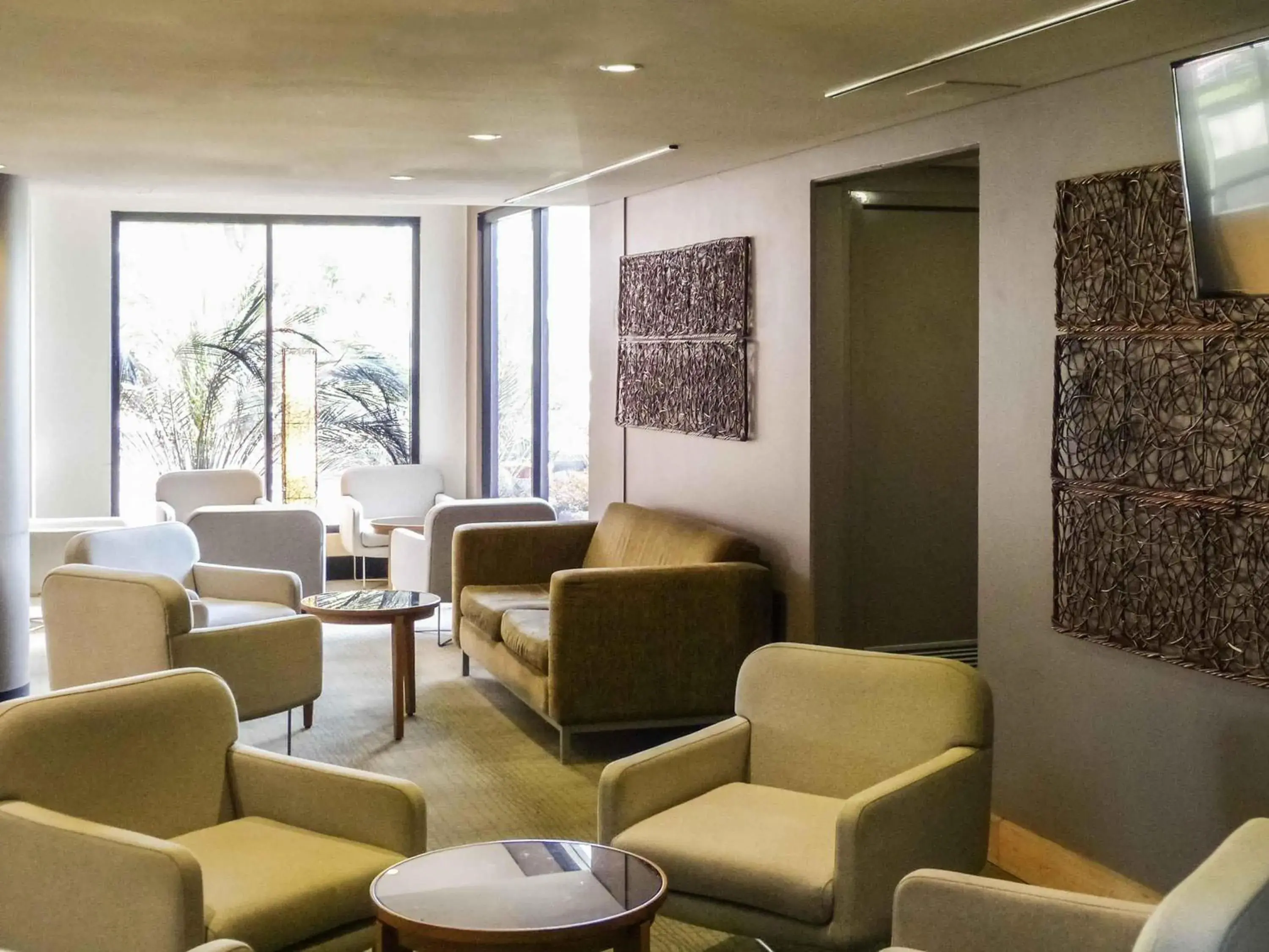 Lounge or bar in ibis Thornleigh Lounge or bar in ibis Thornleigh