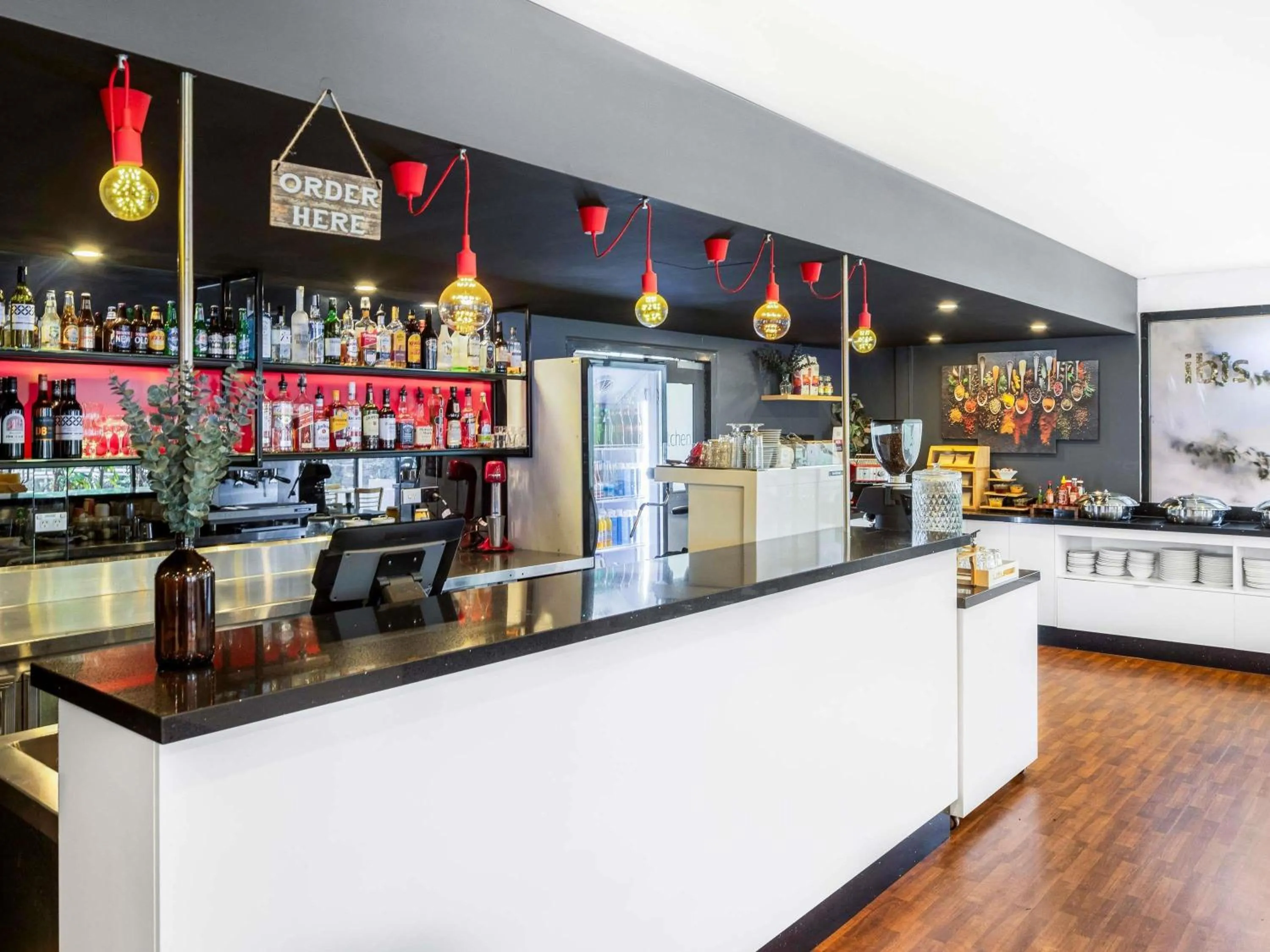 Lounge or bar in ibis Thornleigh