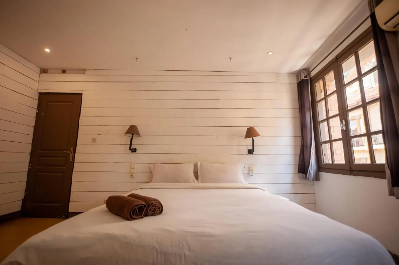 Bed in Hôtel Restaurant La Ribaudière