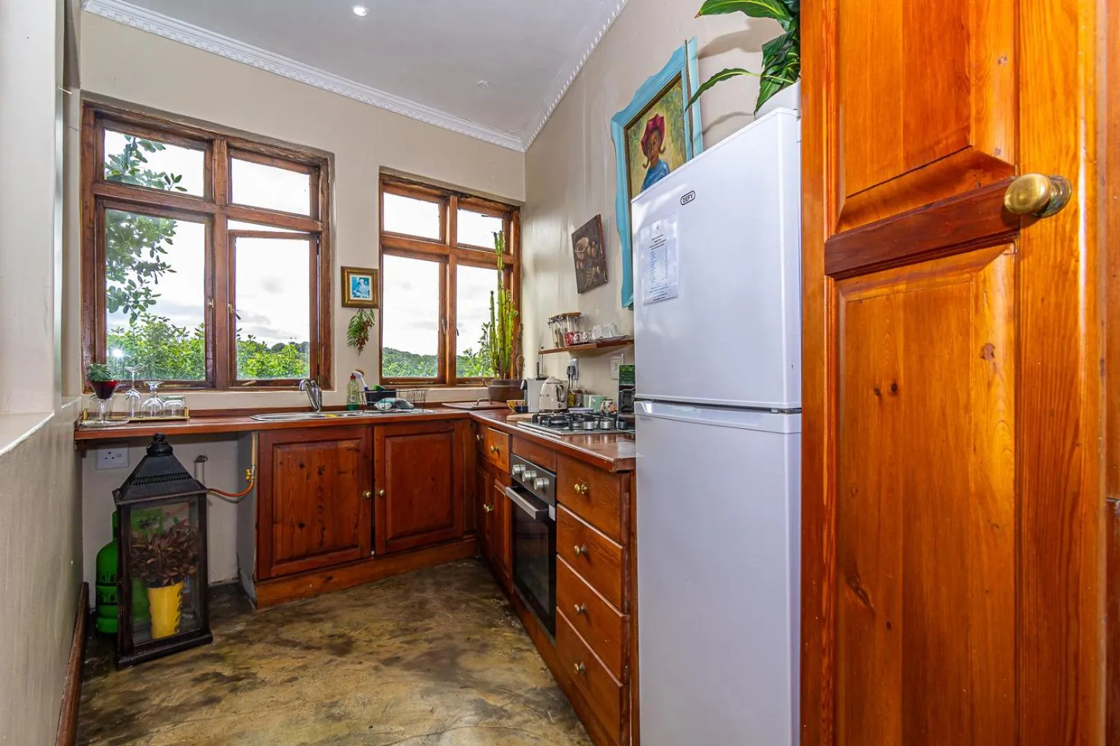 Kitchen or kitchenette in Kennedys Beach Villa