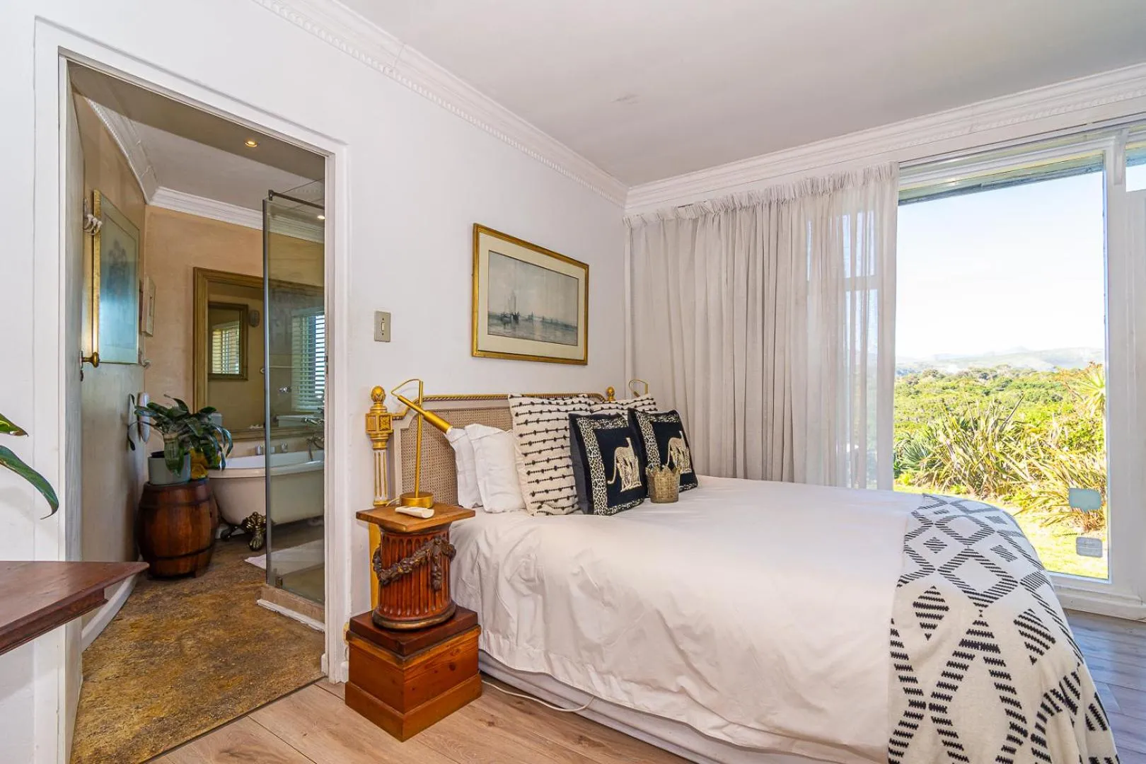 Bedroom, Bed in Kennedys Beach Villa