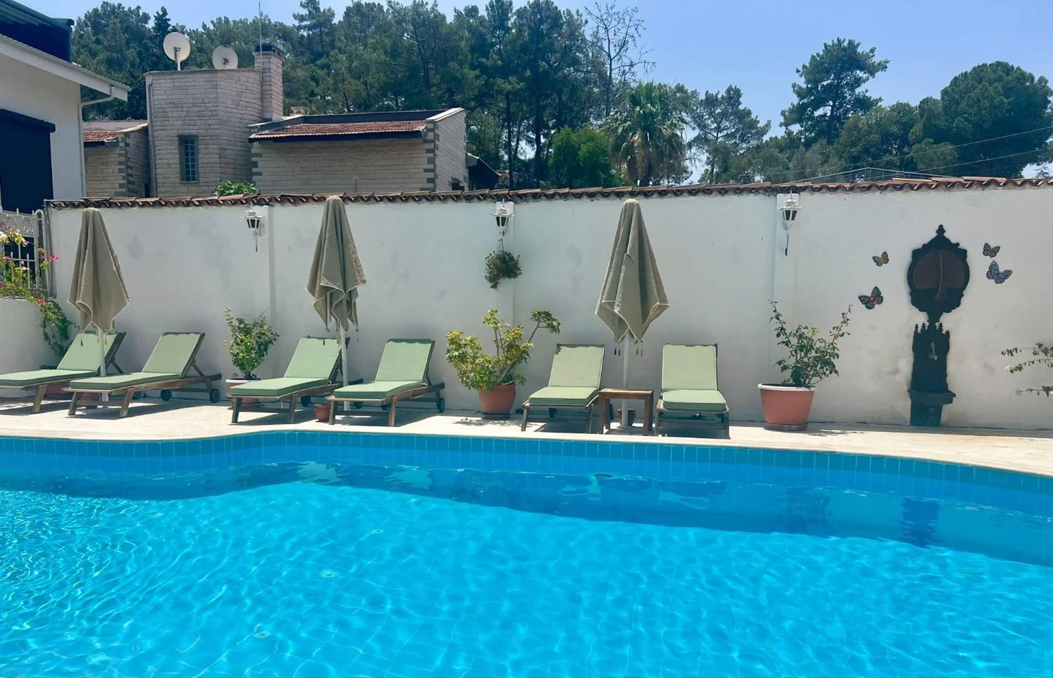 Swimming pool in Carikci Hotel