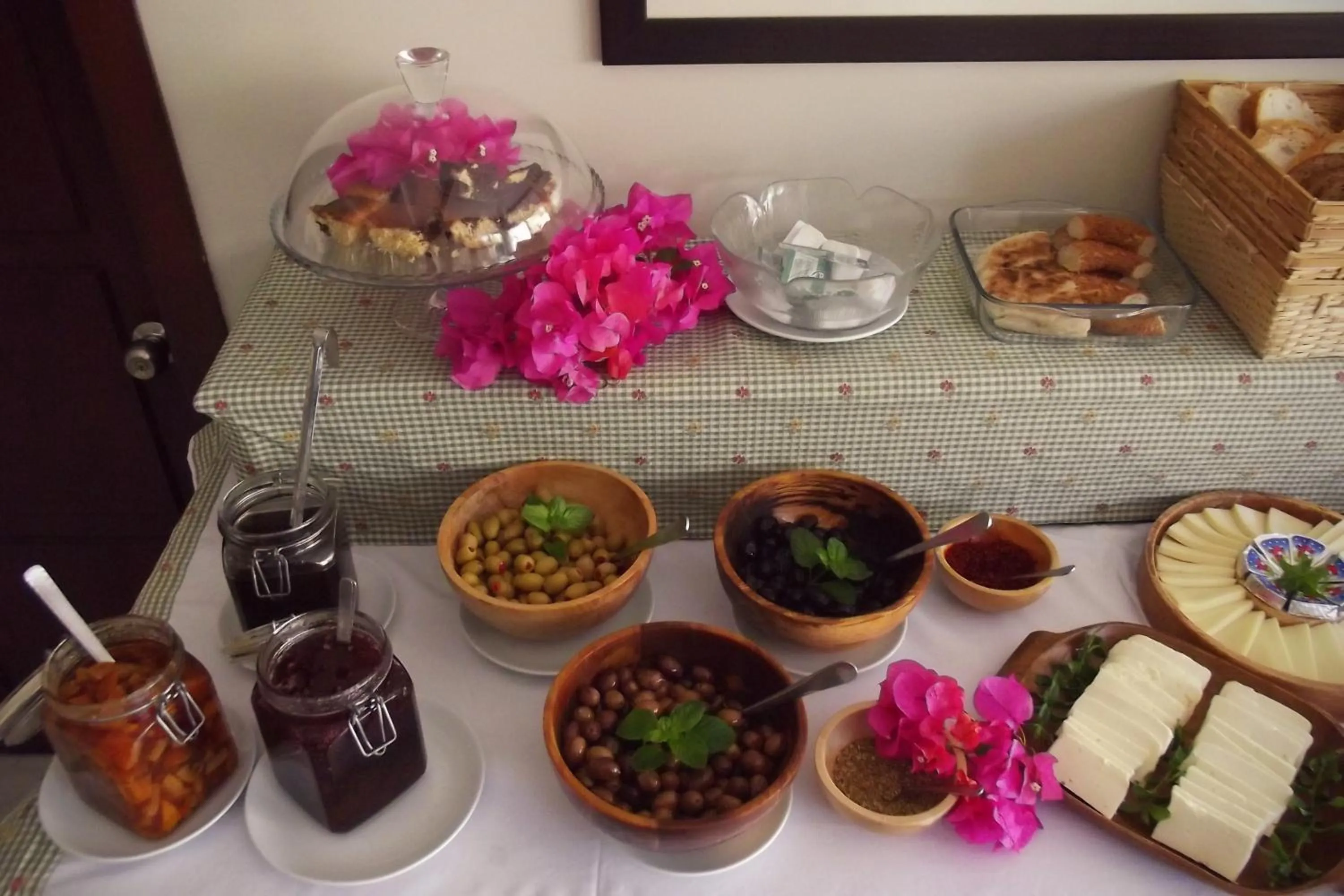 Restaurant/places to eat in Carikci Hotel