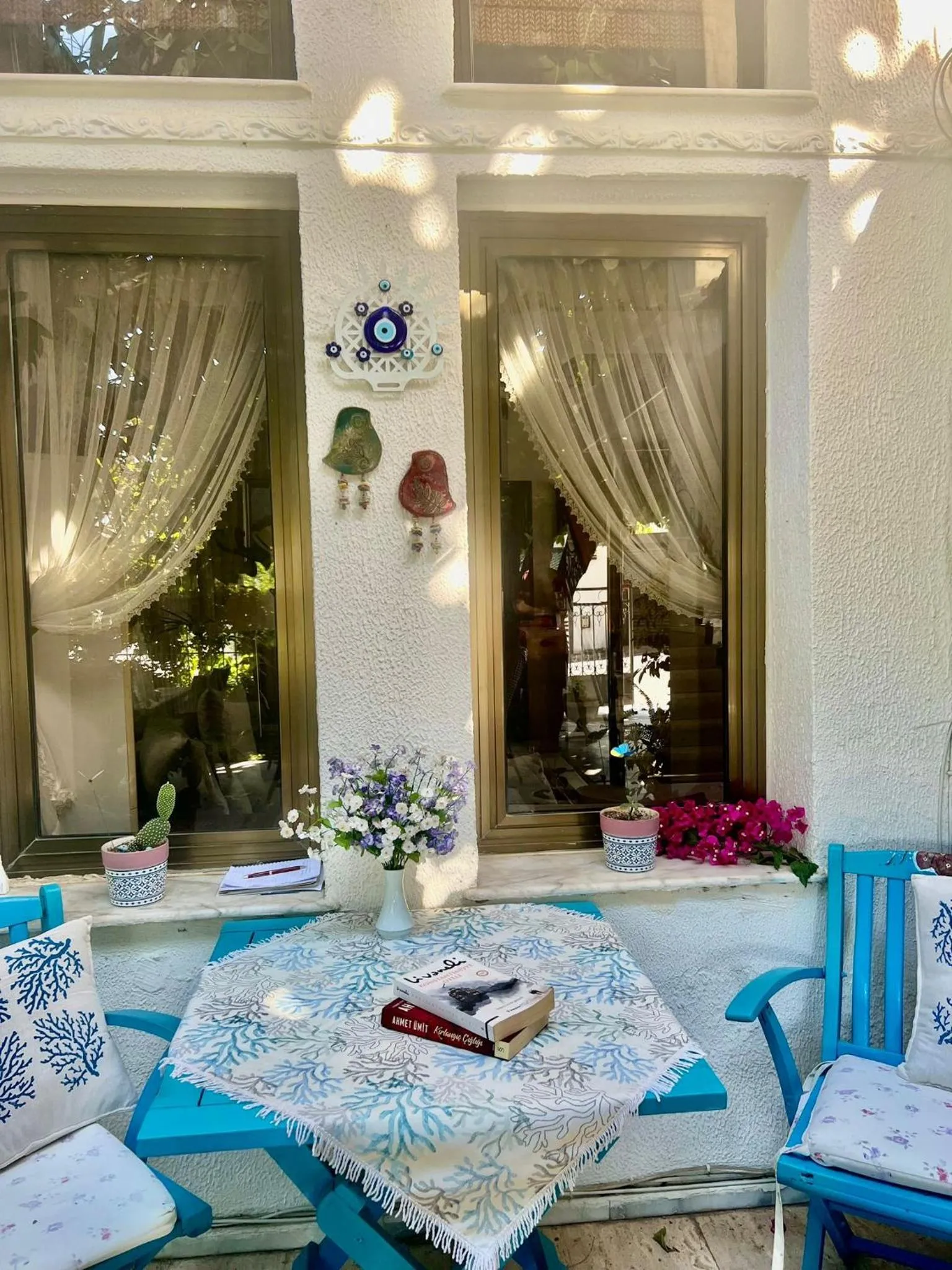 Seating area in Carikci Hotel