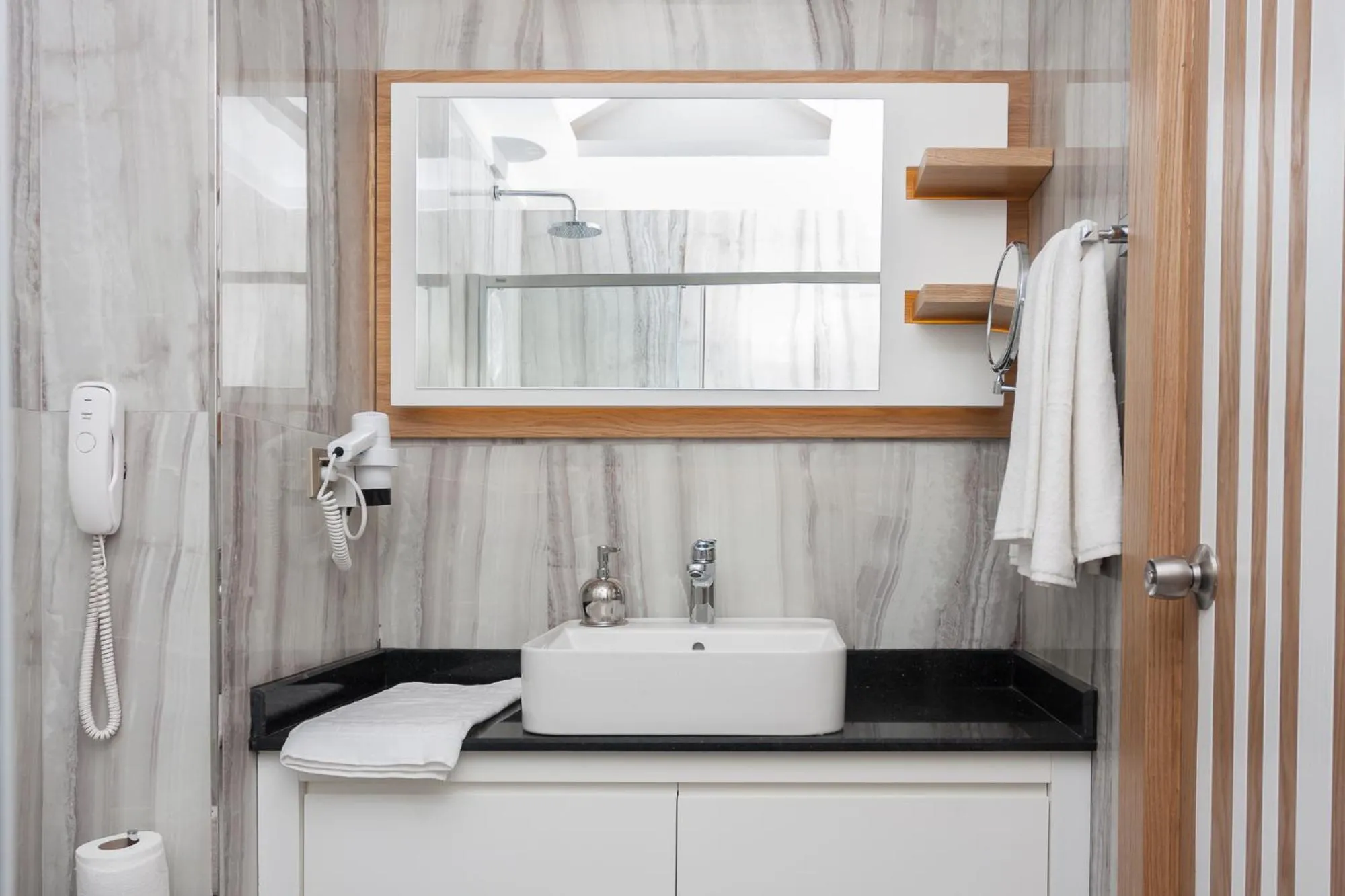 Bathroom in Graf Victor Hotel