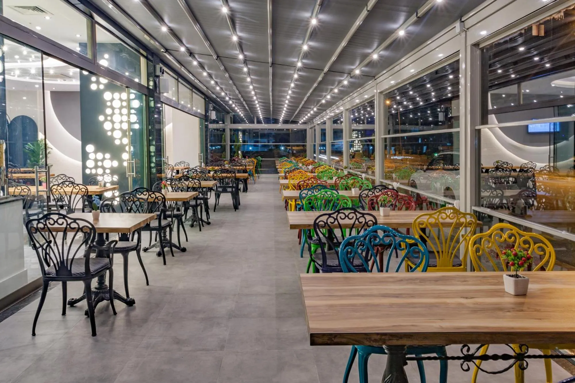 Restaurant/places to eat in Graf Victor Hotel