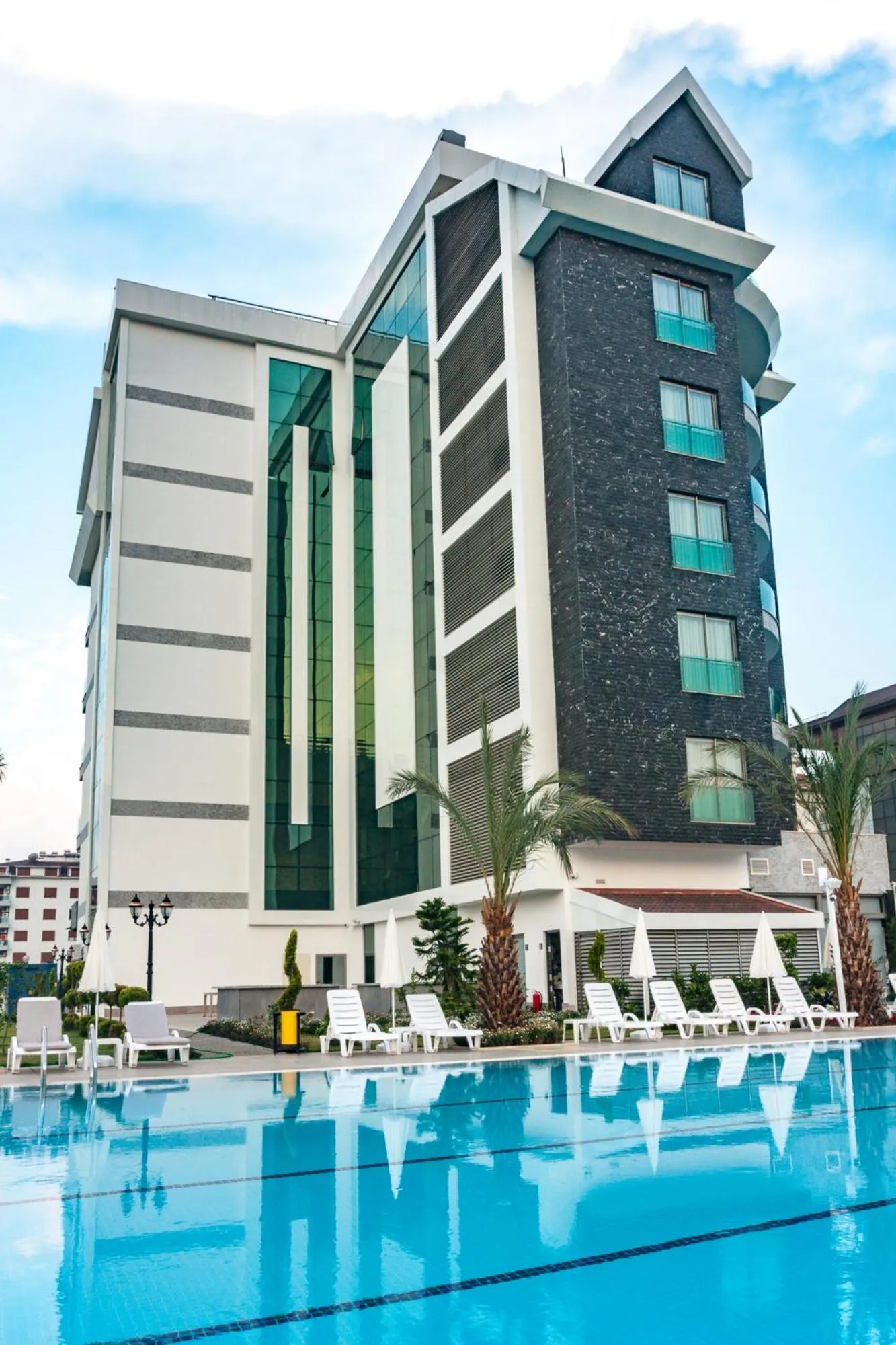 Swimming pool in Graf Victor Hotel