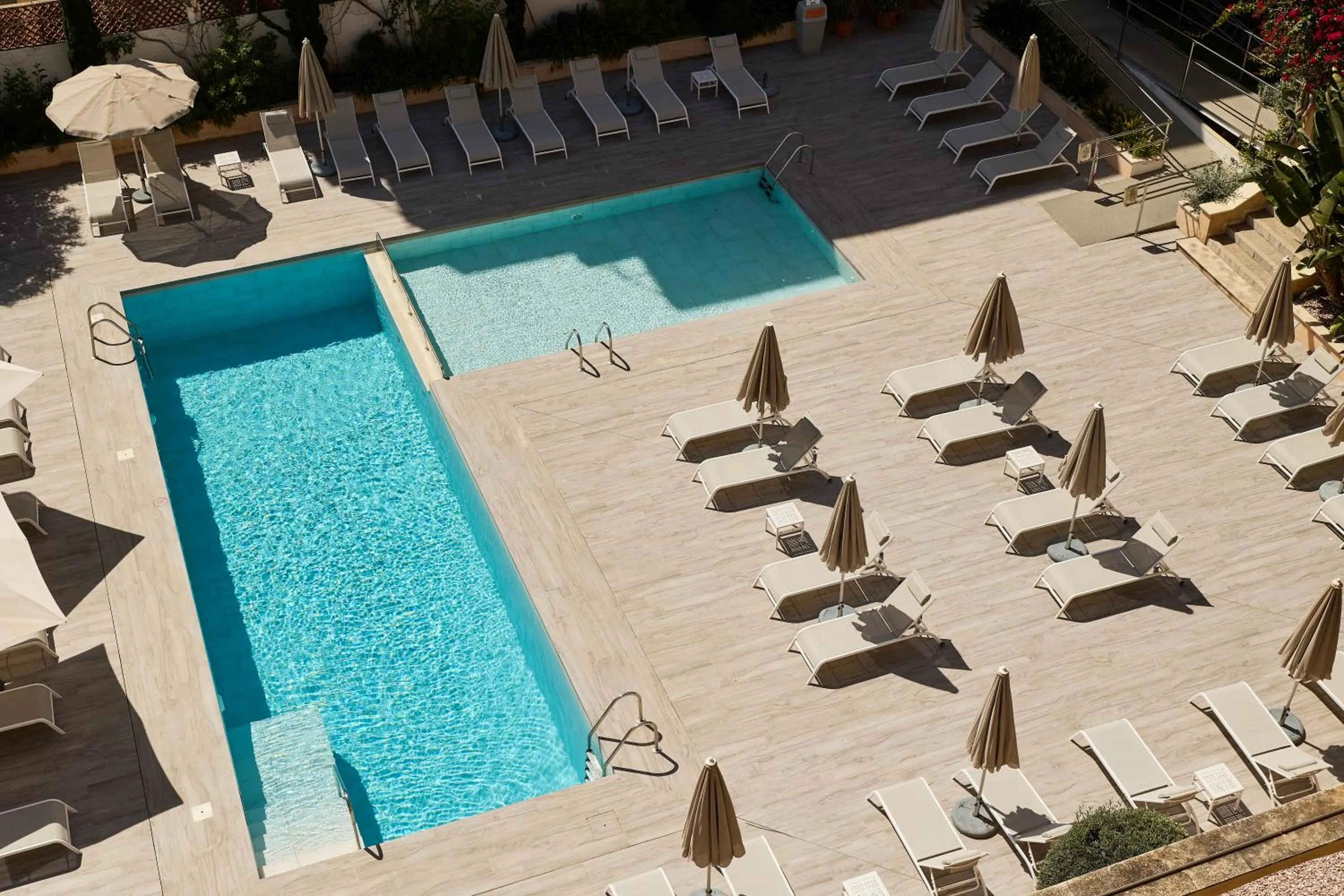 Swimming pool in Apartamentos Isla del Sol