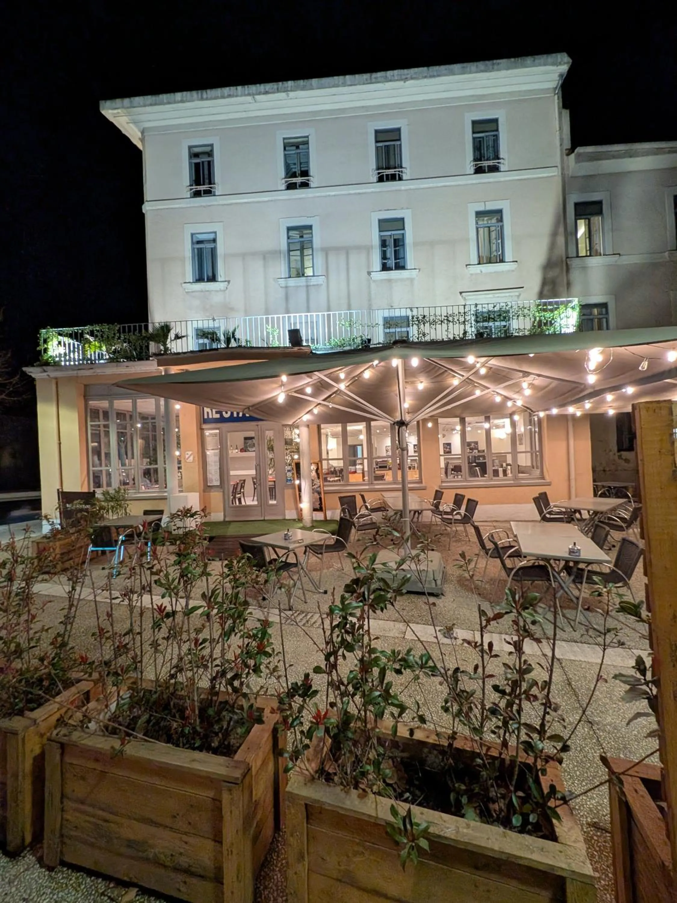 Restaurant/places to eat in KYRIAD ORANGE Centre Ville - HOTEL & RESTAURANT & BAR - La Galerie d'Art des Princes - Provence Alpes Côte d'Azur - France - Proche A7-A9 - exit21- Châteauneuf-du-Pape Avignon Bollene Nimes - 24h-24h