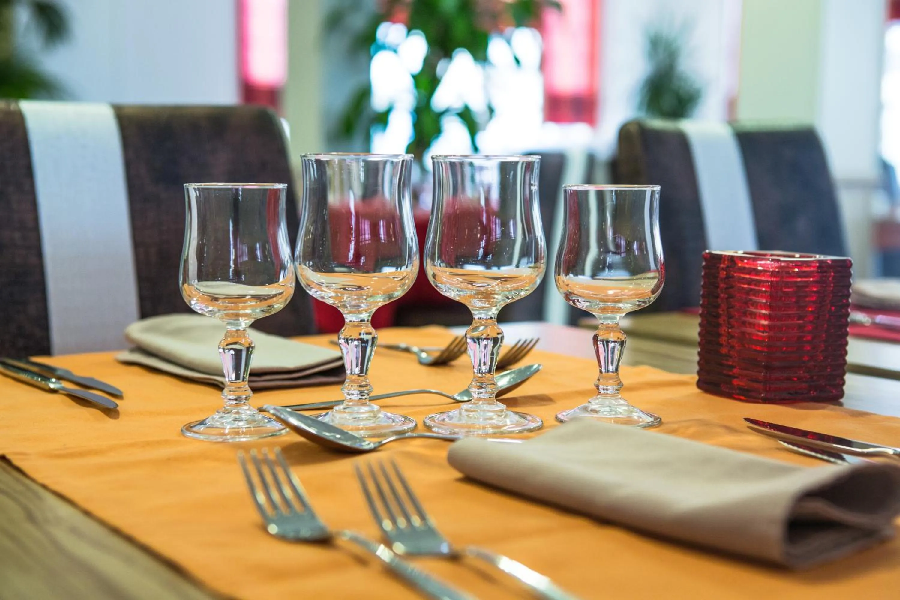 Restaurant/places to eat in KYRIAD ORANGE Centre Ville - HOTEL & RESTAURANT & BAR - La Galerie d'Art des Princes - Provence Alpes Côte d'Azur - France - Proche A7-A9 - exit21- Châteauneuf-du-Pape Avignon Bollene Nimes - 24h-24h